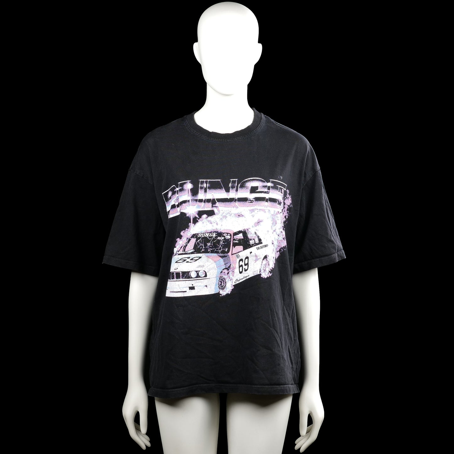 Runge - T-shirt - Black - Size XL - Black short-sleeve T-shirt with a round neck and straight hem. Features a large graphic print on the front.