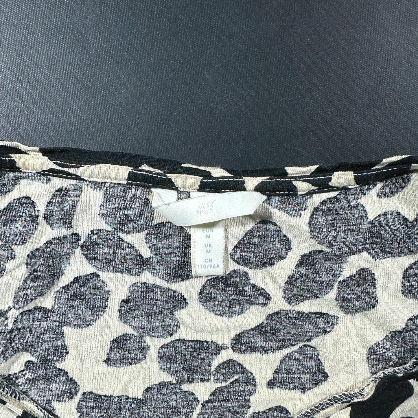 T-shirt - White & Black - Size M