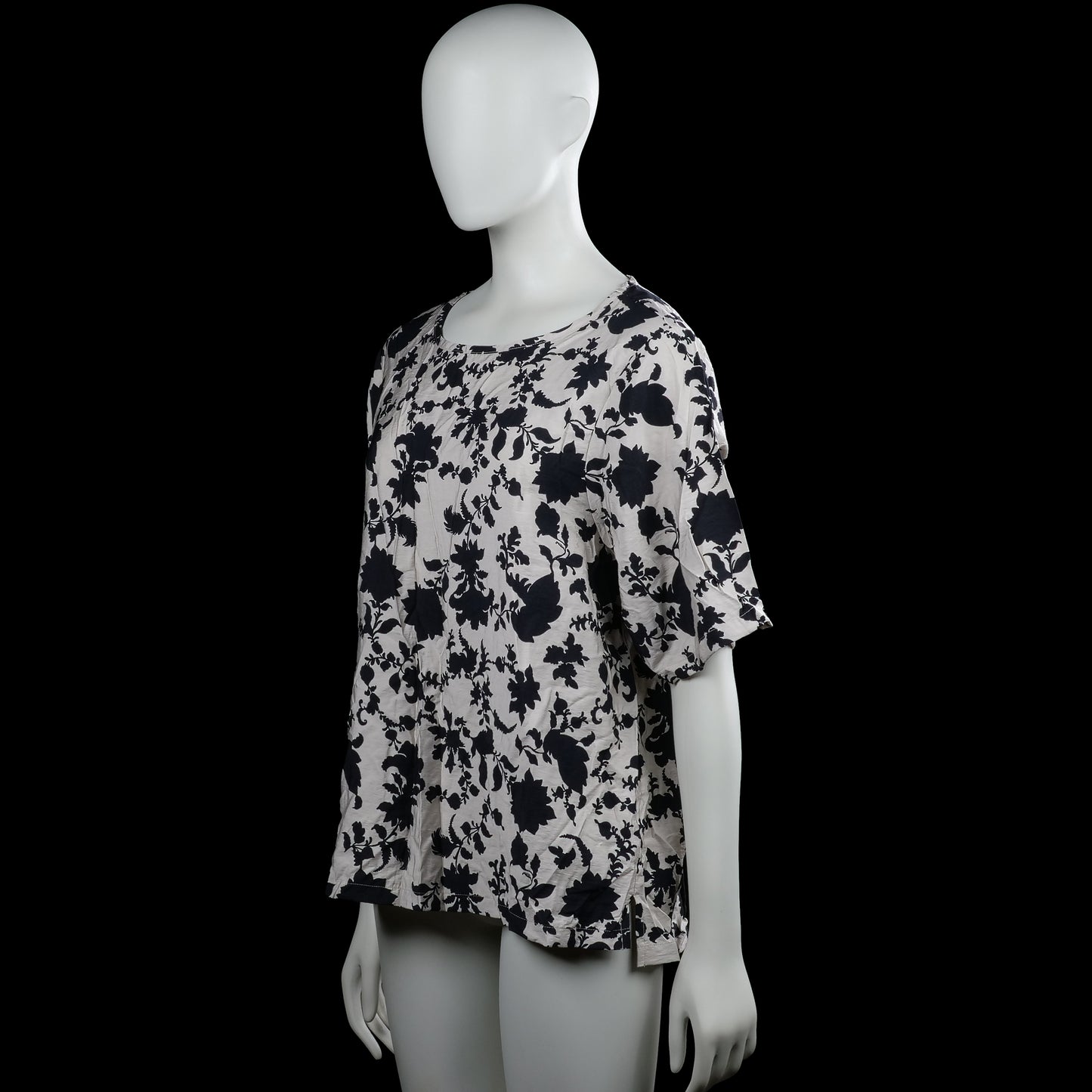 T-shirt - White & Black - Size L
