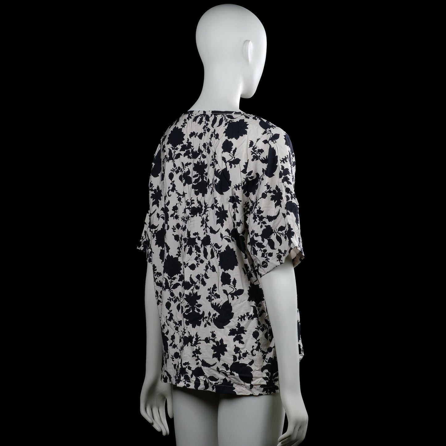 T-shirt - White & Black - Size L