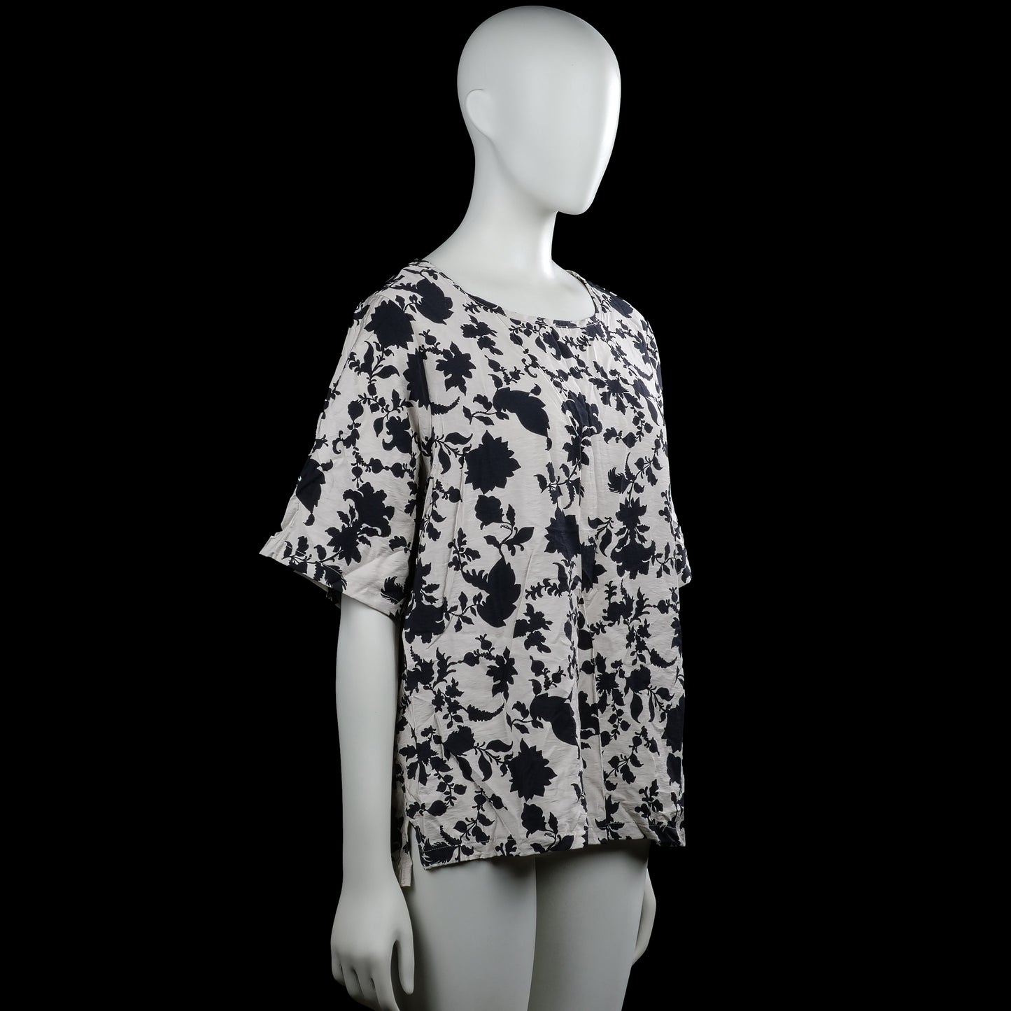T-shirt - White & Black - Size L
