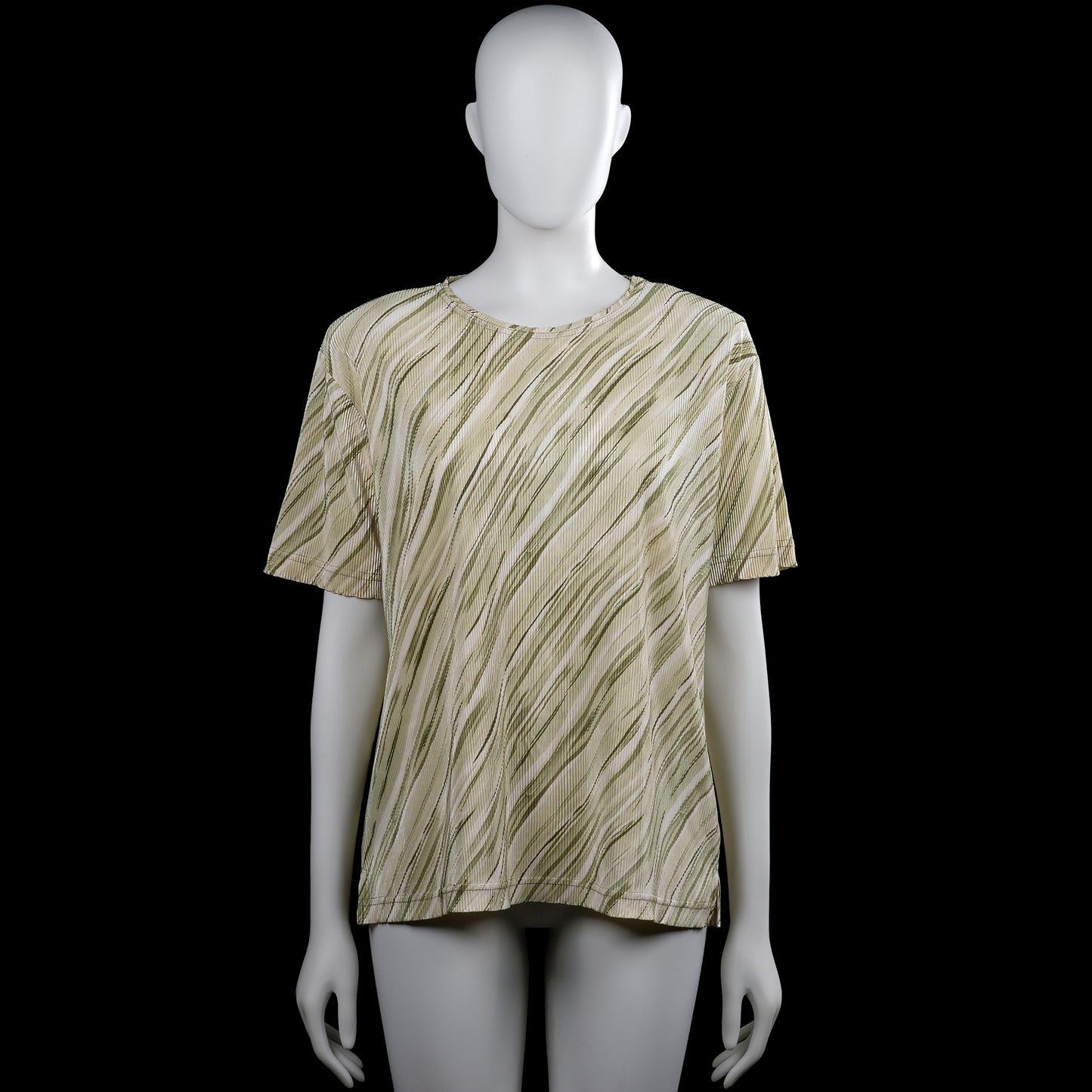 Kingfield - T-shirt - Beige & Olive - Size L - Beige top with an olive abstract print and a round neckline. Short sleeves with plain cuffs and a straight hem with small side slits.