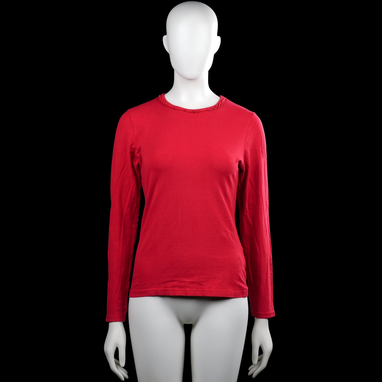 Rm - Long-sleeve top - Red - Size M - Red solid long-sleeve top with a round neck and a straight hem. Plain cuffs with no visible closures or pockets.