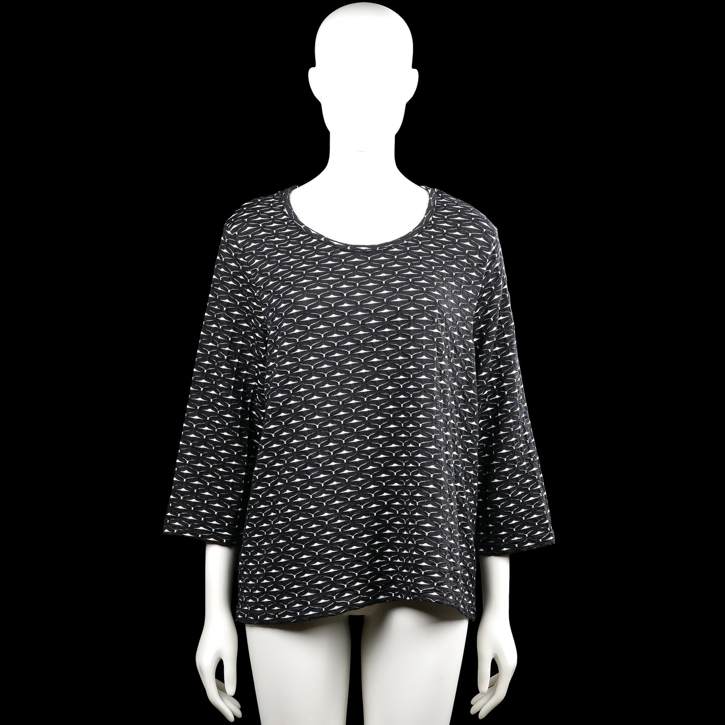 Isolde - T-shirt - Black & White - Size XL - Black and white top with an all-over geometric print and a scoop neckline. Three-quarter sleeves with plain cuffs and a straight hem.
