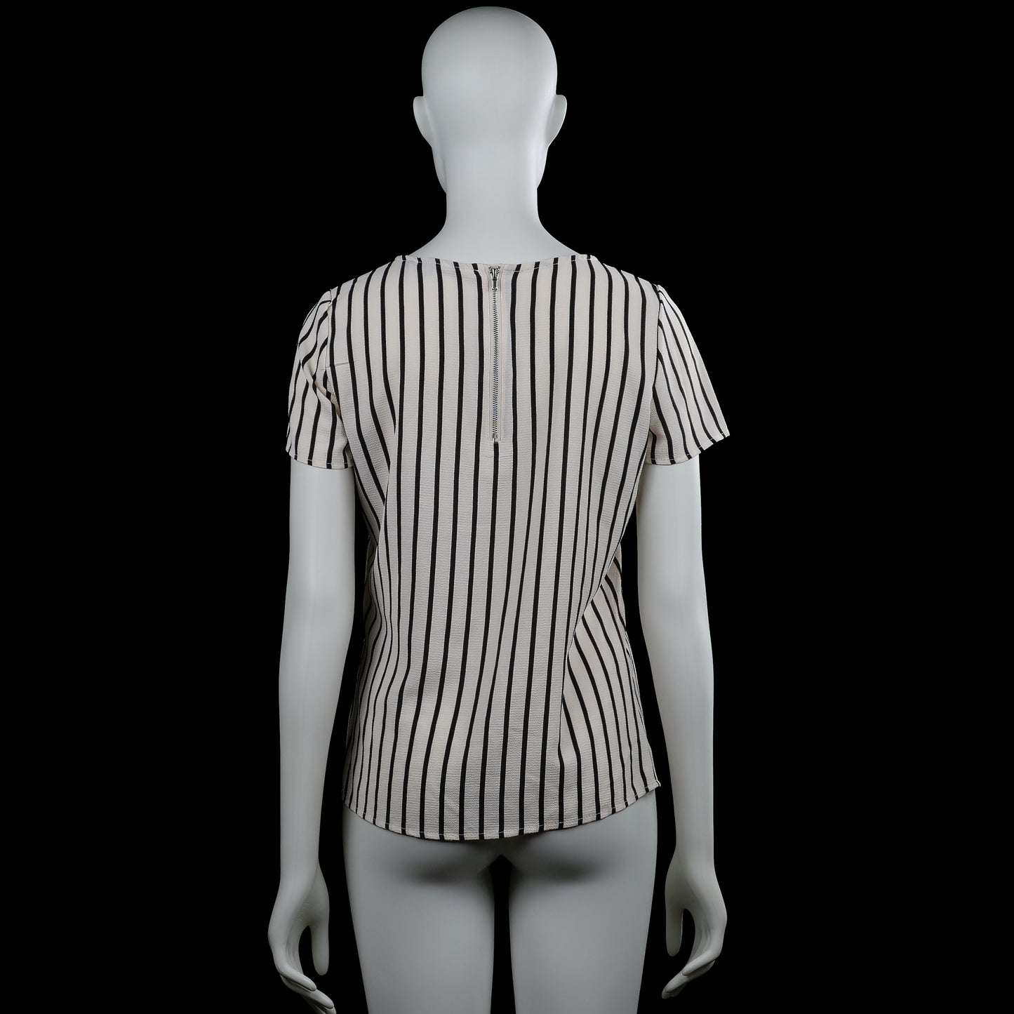 T-shirt - White & Black - Size XS
