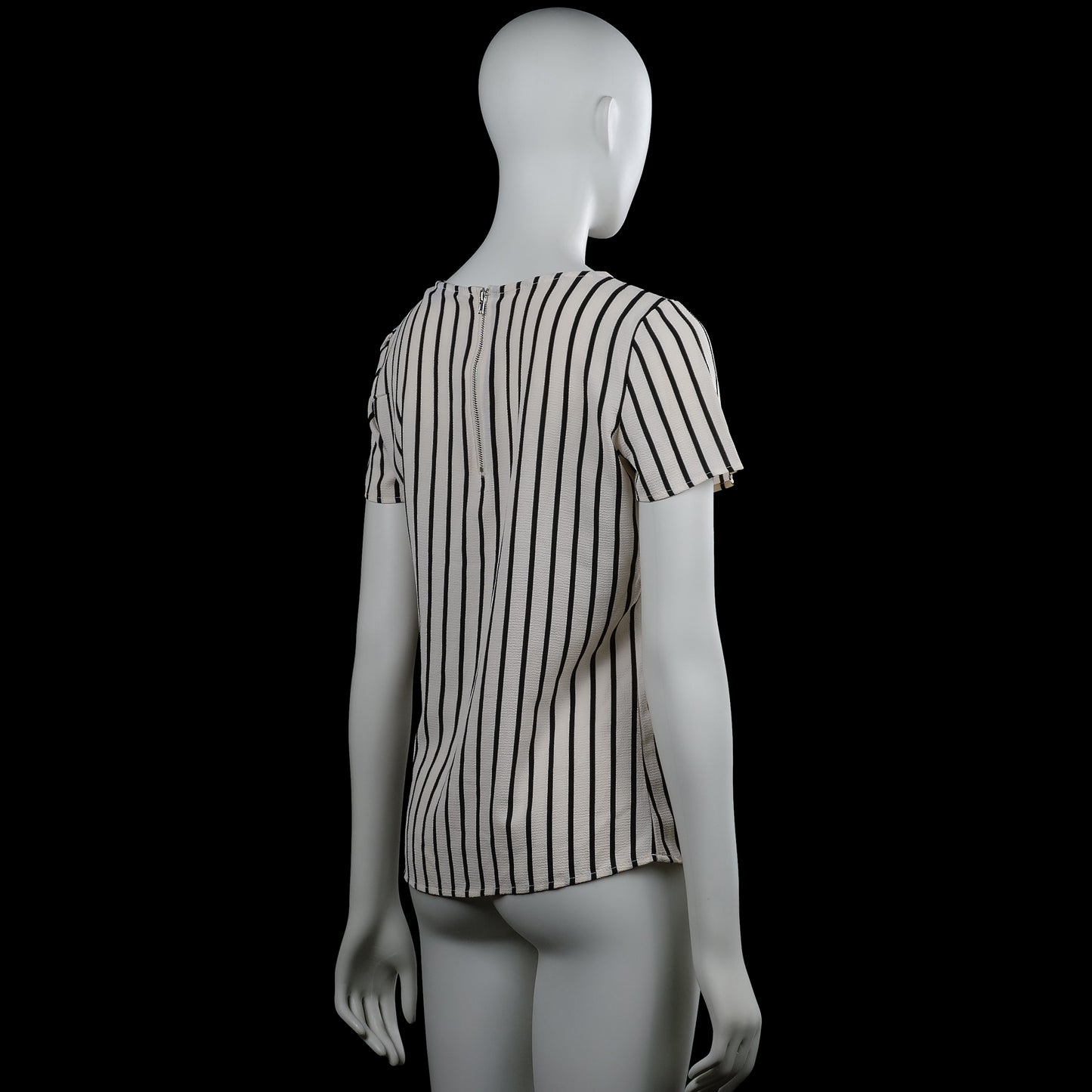 T-shirt - White & Black - Size XS