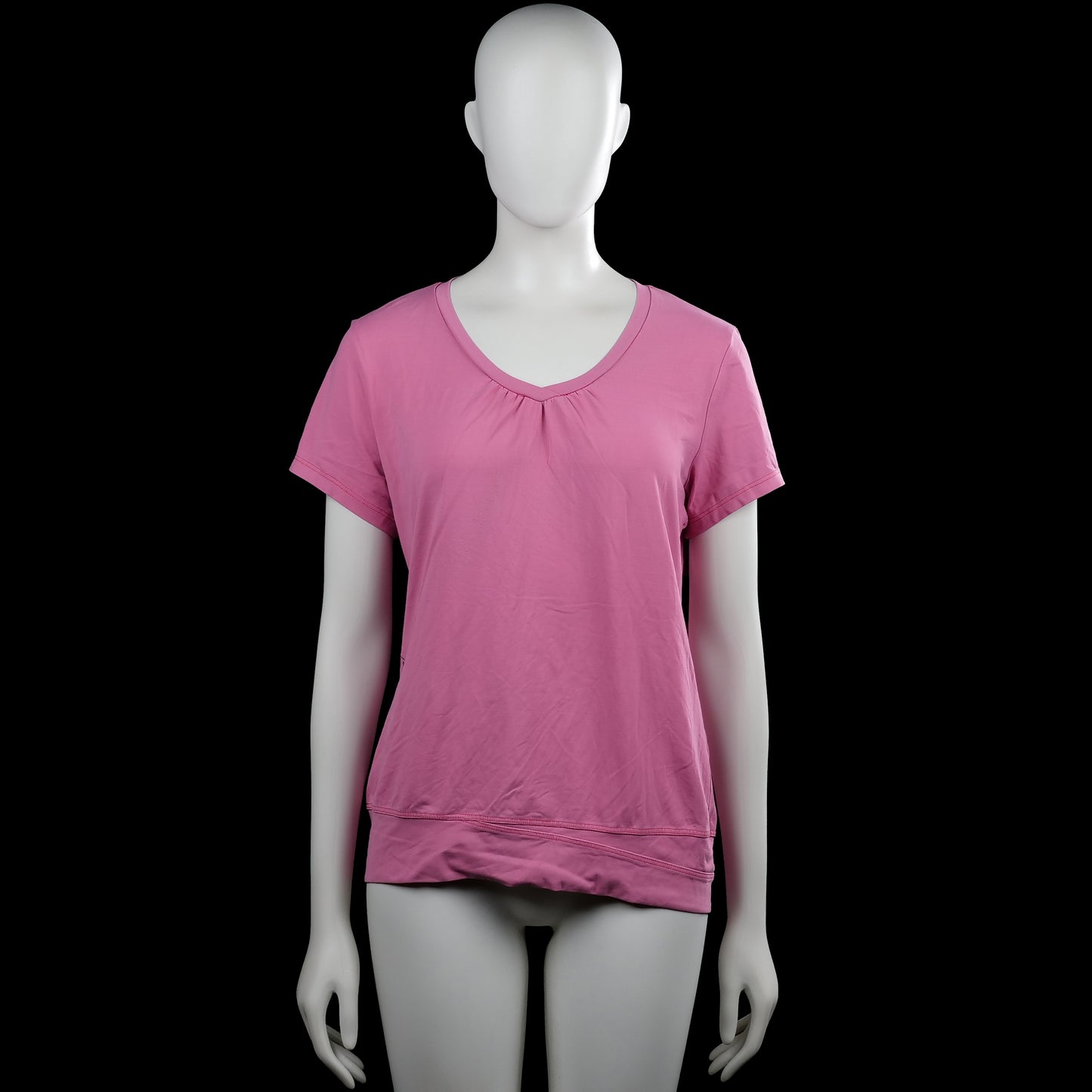 Chnk - T-shirt - Pink - Size 40 - Pink solid top with a V-neckline and short sleeves with plain cuffs. Straight hem with a wide band at the bottom and light gathering at the center front neckline.