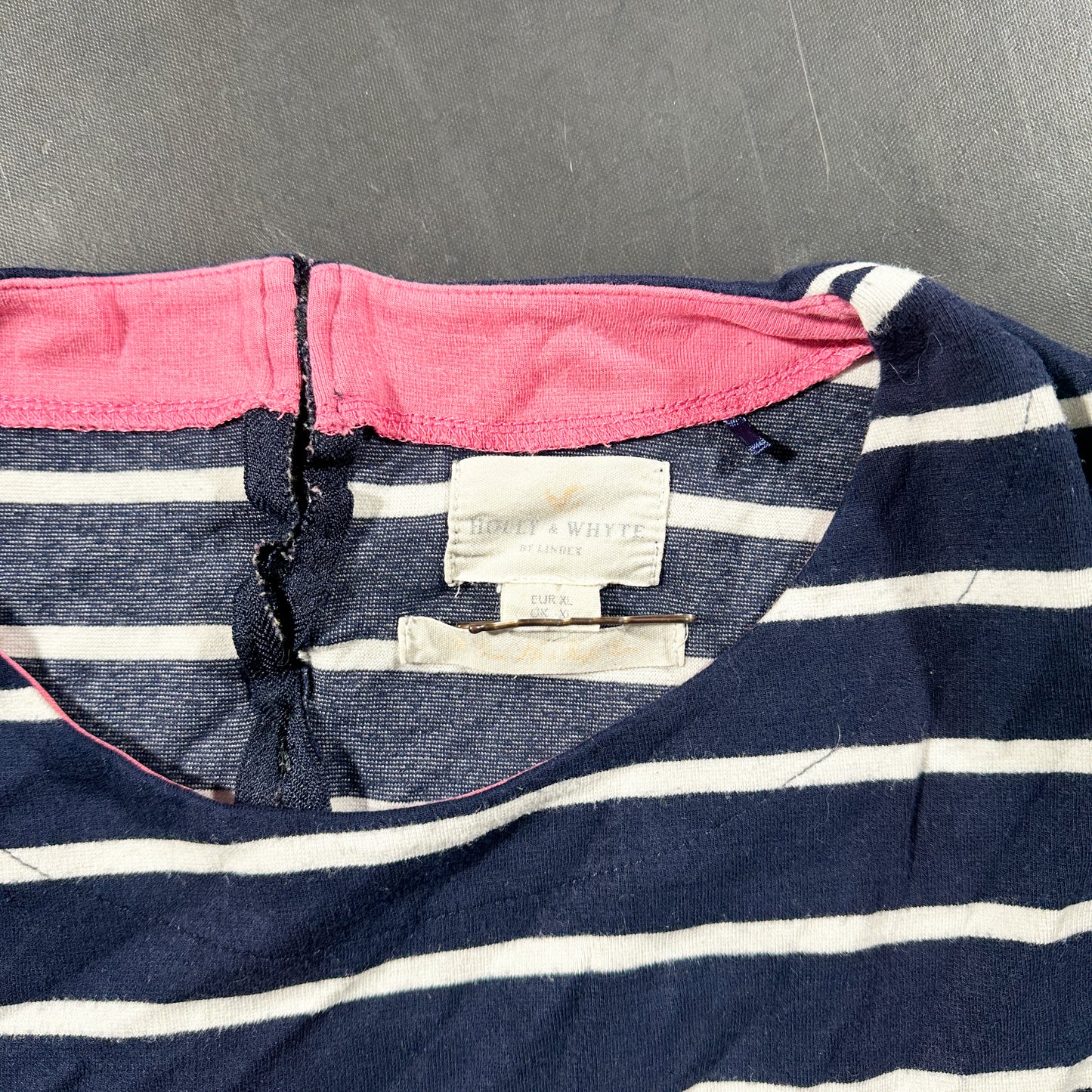T-shirt - Navy & Pink - Size XL