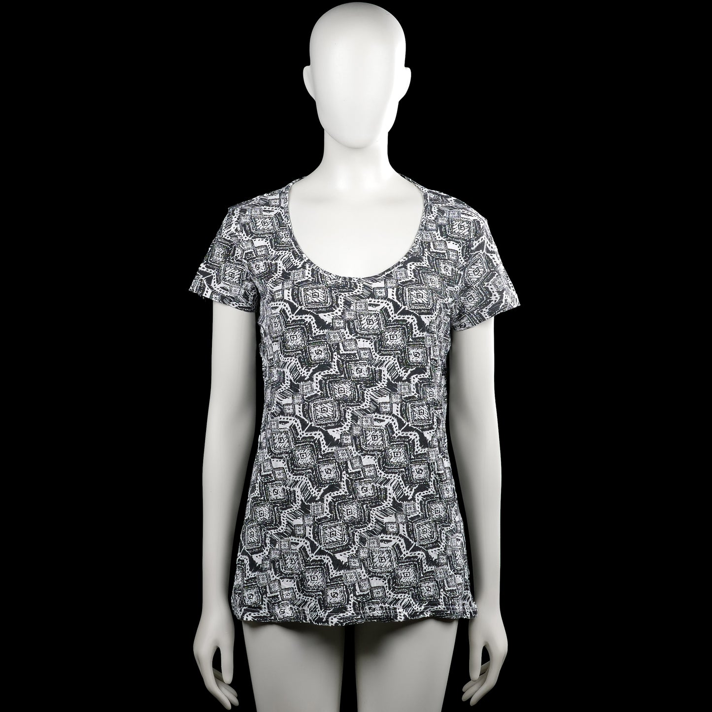 T-shirt - Black & White - Size L - Black and white top with an all-over geometric print and a scoop neckline. Short sleeves with plain cuffs and a straight hem.