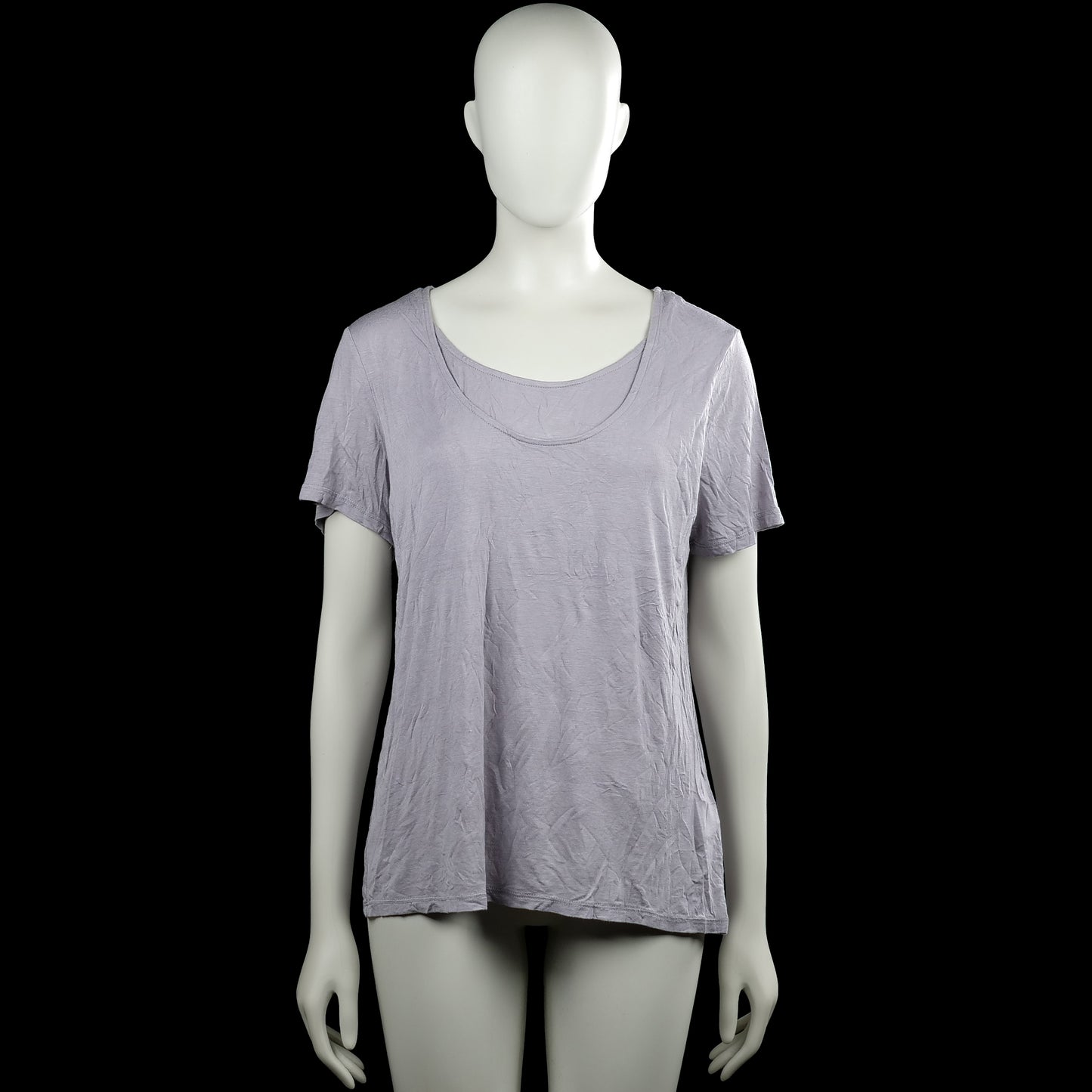 H&M - T-shirt - Lavender - Size M - Lavender solid top with a scoop neckline and short sleeves. Straight hem and plain sleeve cuffs.