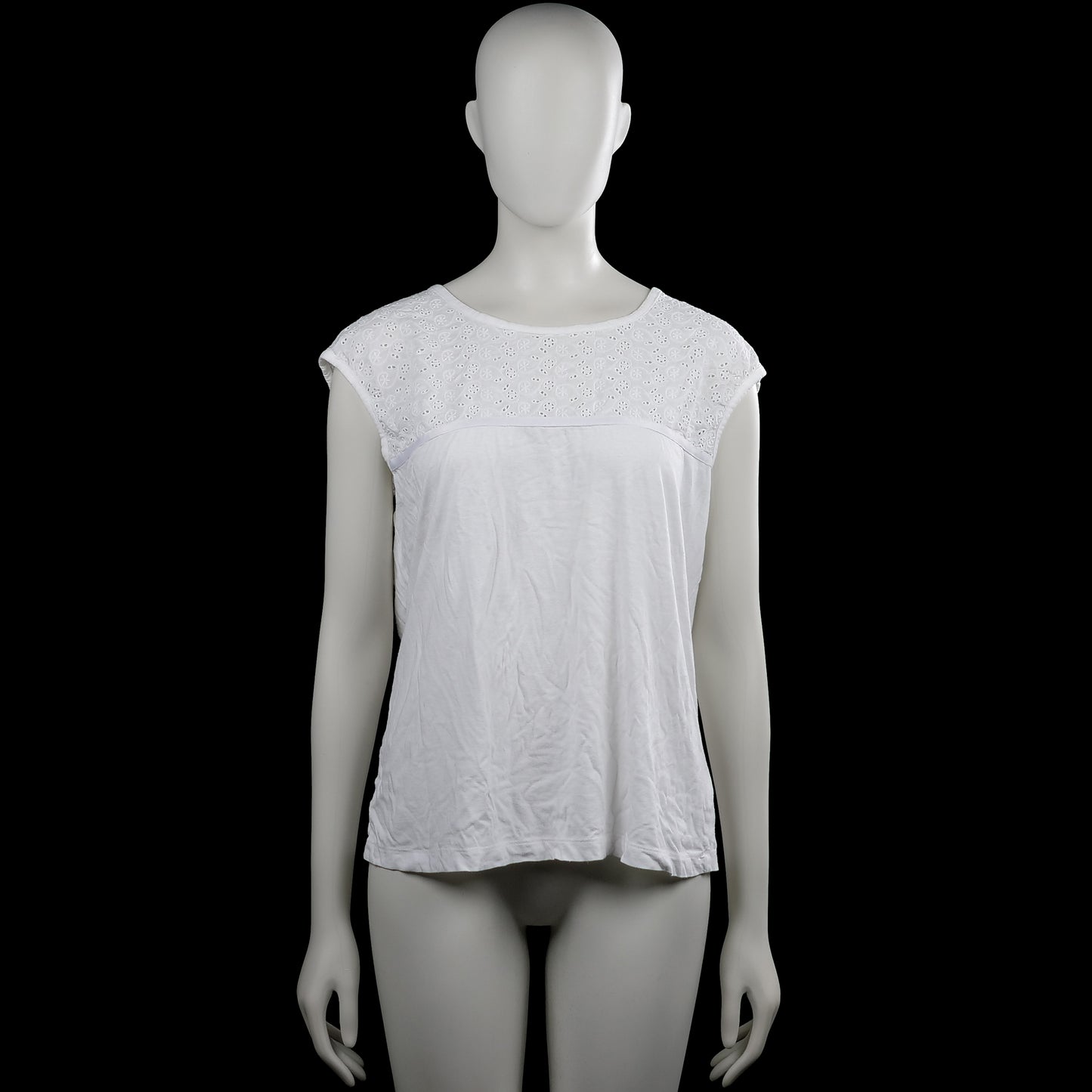 Park Lane - T-shirt - White - Size 38 - White sleeveless top with a round neckline and straight hem. Features a keyhole opening with a small button at the back yoke.