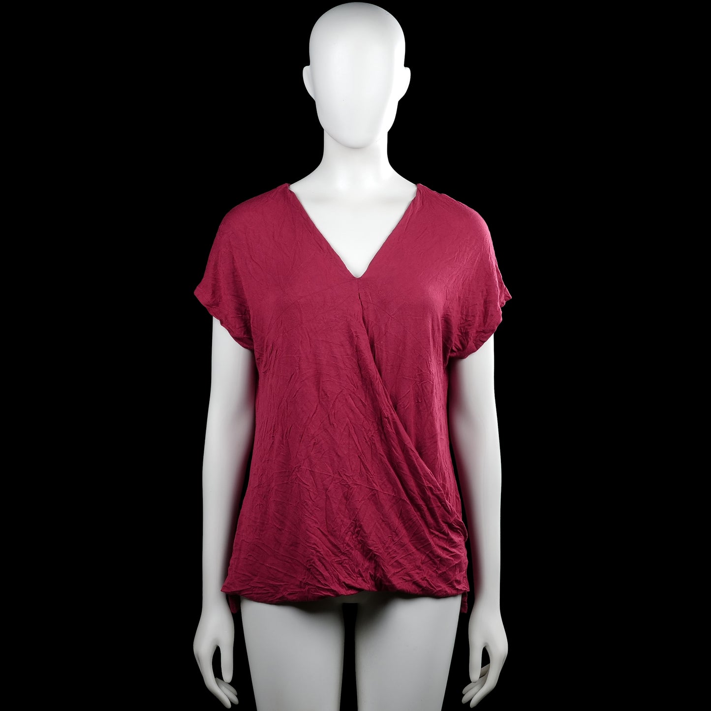 Ql - Blouse - Burgundy - Size M - Burgundy solid top with a V-neckline and short sleeves. Features plain cuffs and a straight hem.