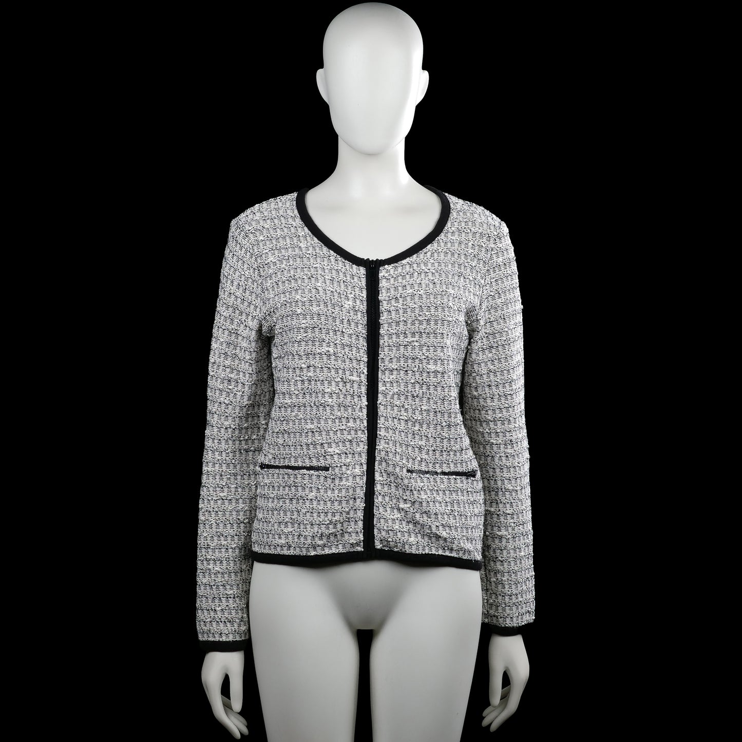 Cubus - Blazer - White & Black - Size 40 - White and black striped jacket with a round neckline and a front zip closure. Long sleeves with plain cuffs, straight hem, and two front pockets.