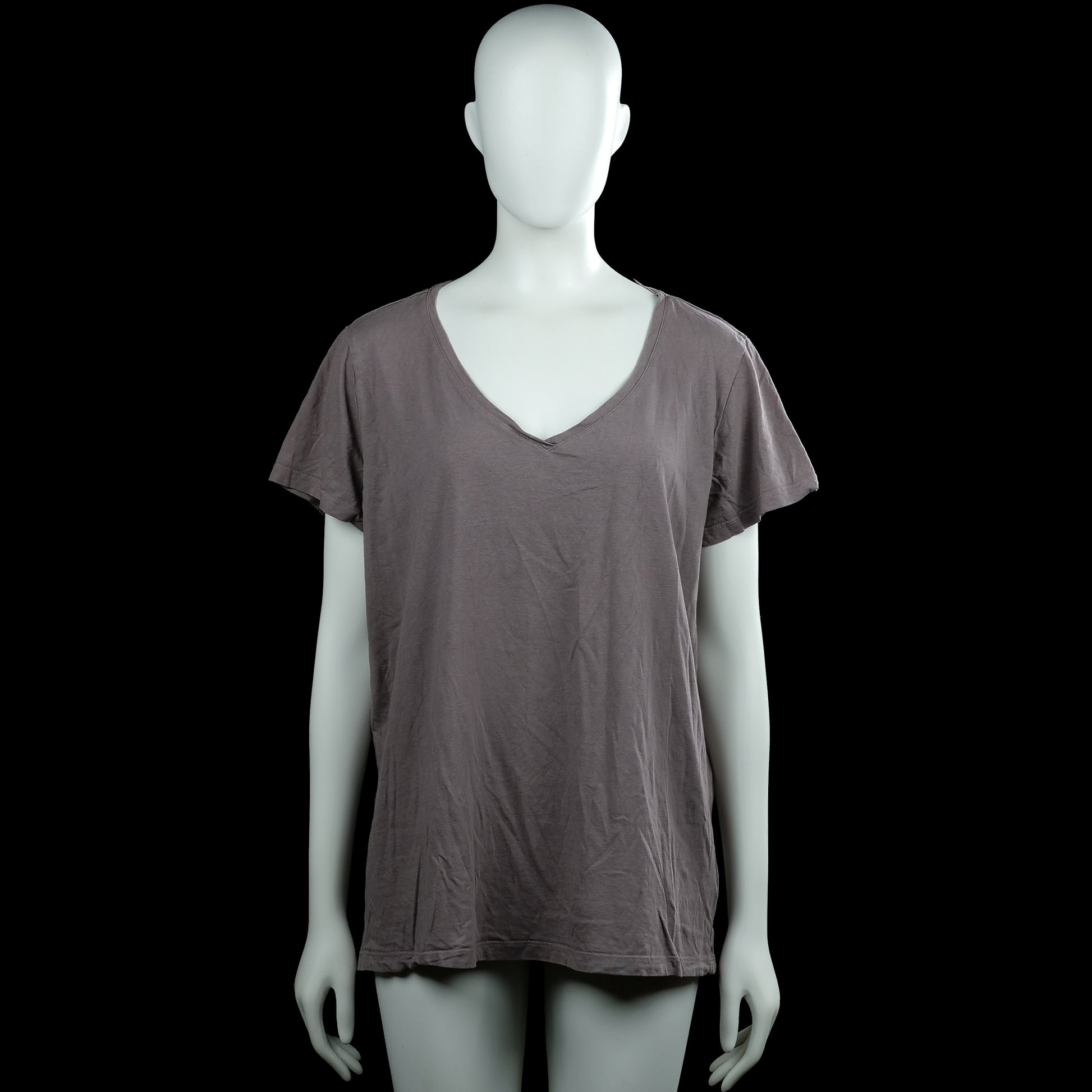 Basic You - T-shirt - Gray - Size XL - Gray solid top with a V-neckline and short sleeves. Straight hem with plain sleeve cuffs.