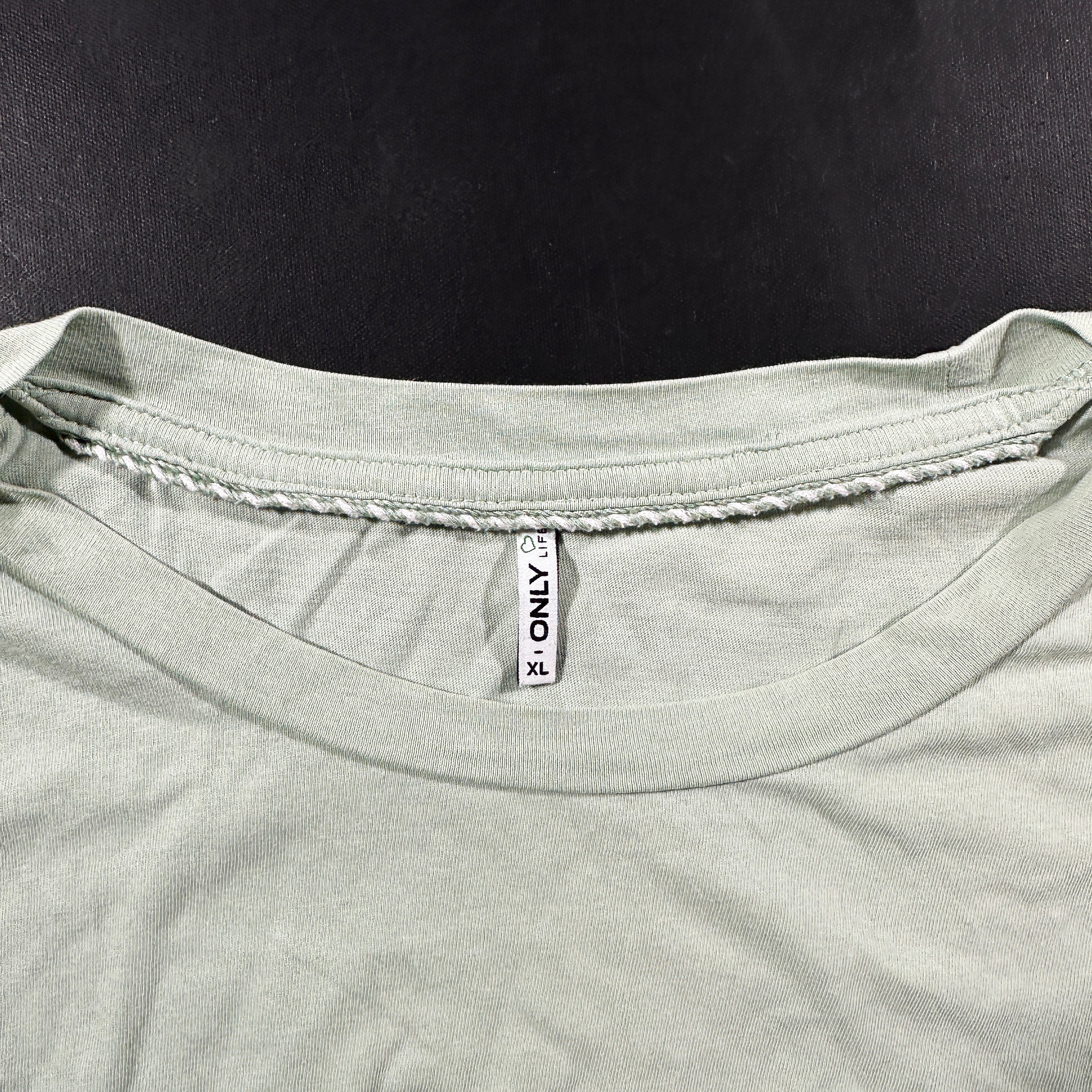 T-shirt - Sage & White - Size XL