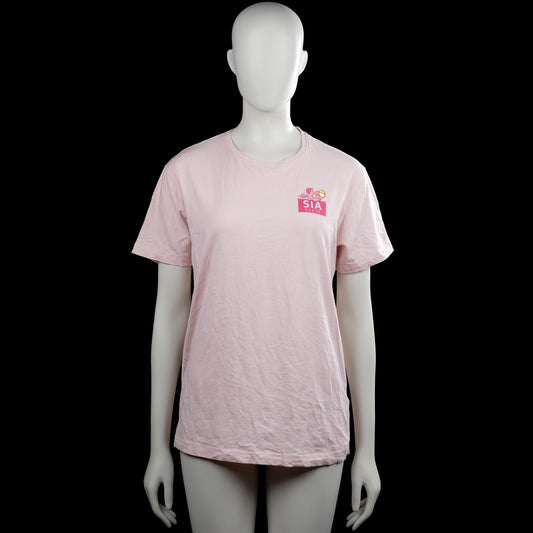 Sia glass - T-shirt - Light Pink - Size L - Light pink short-sleeve T-shirt with a round neck and straight hem. Features a small graphic on the chest and large printed text across the upper back.