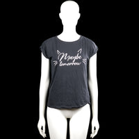 Lindex - T-shirt - Charcoal - Size 158, 164 - Charcoal short-sleeve top with a round neck and rolled sleeve openings. Features a front graphic print and a straight hem.