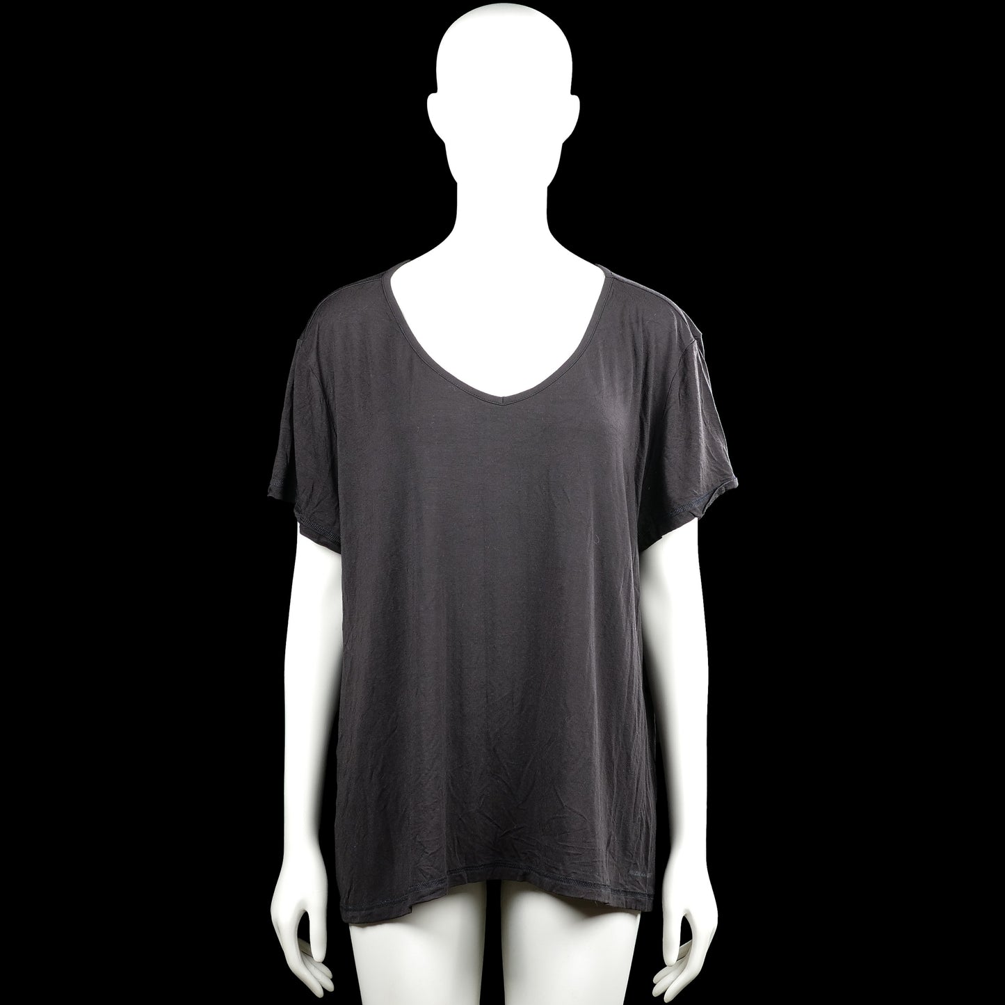 High mountain - T-shirt - Charcoal - Size 50, 52 - Charcoal solid top with a V-neck and short sleeves. Straight hem and plain cuffs with no visible closures.