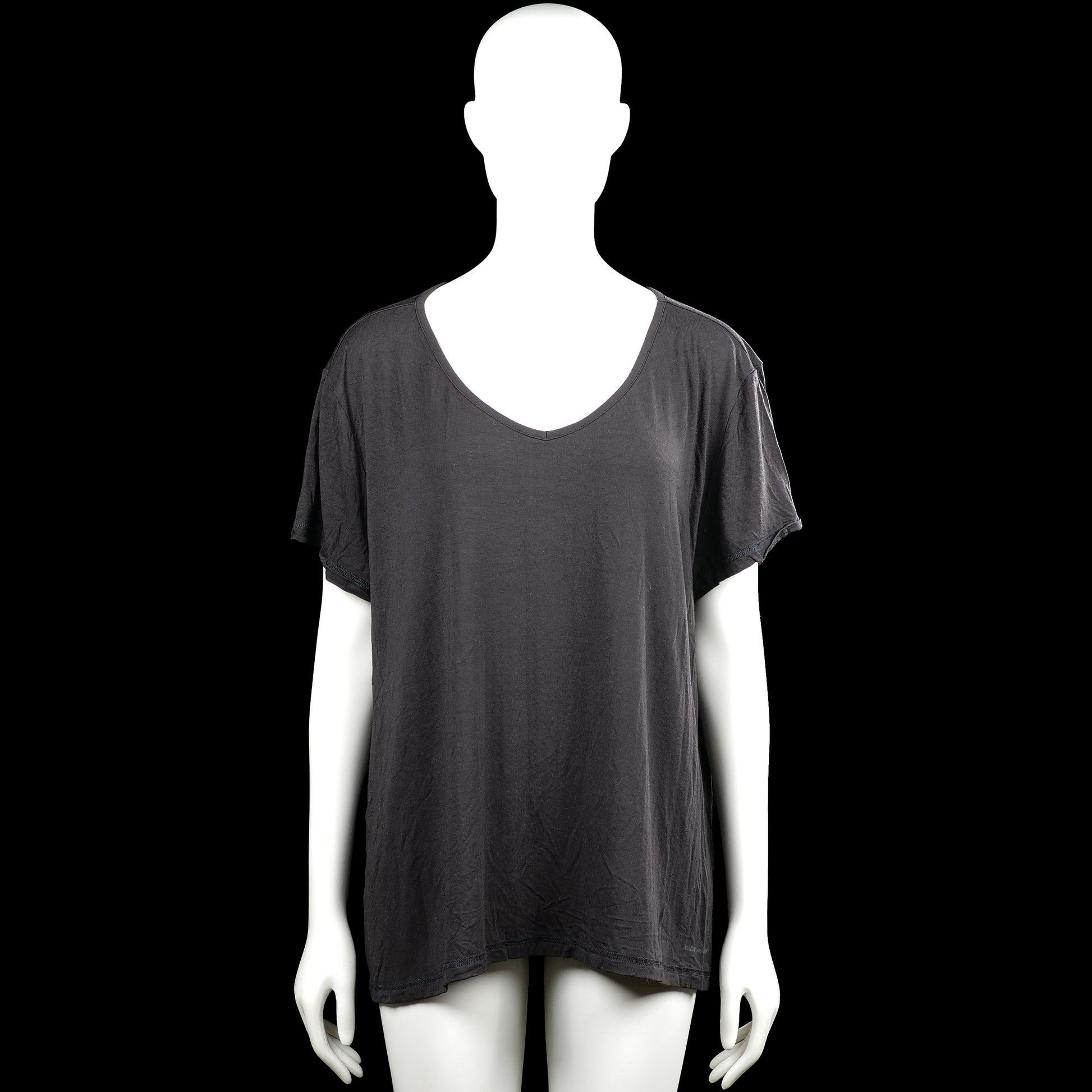 High mountain - T-shirt - Charcoal - Size 50, 52 - Charcoal solid top with a V-neck and short sleeves. Straight hem and plain cuffs with no visible closures.