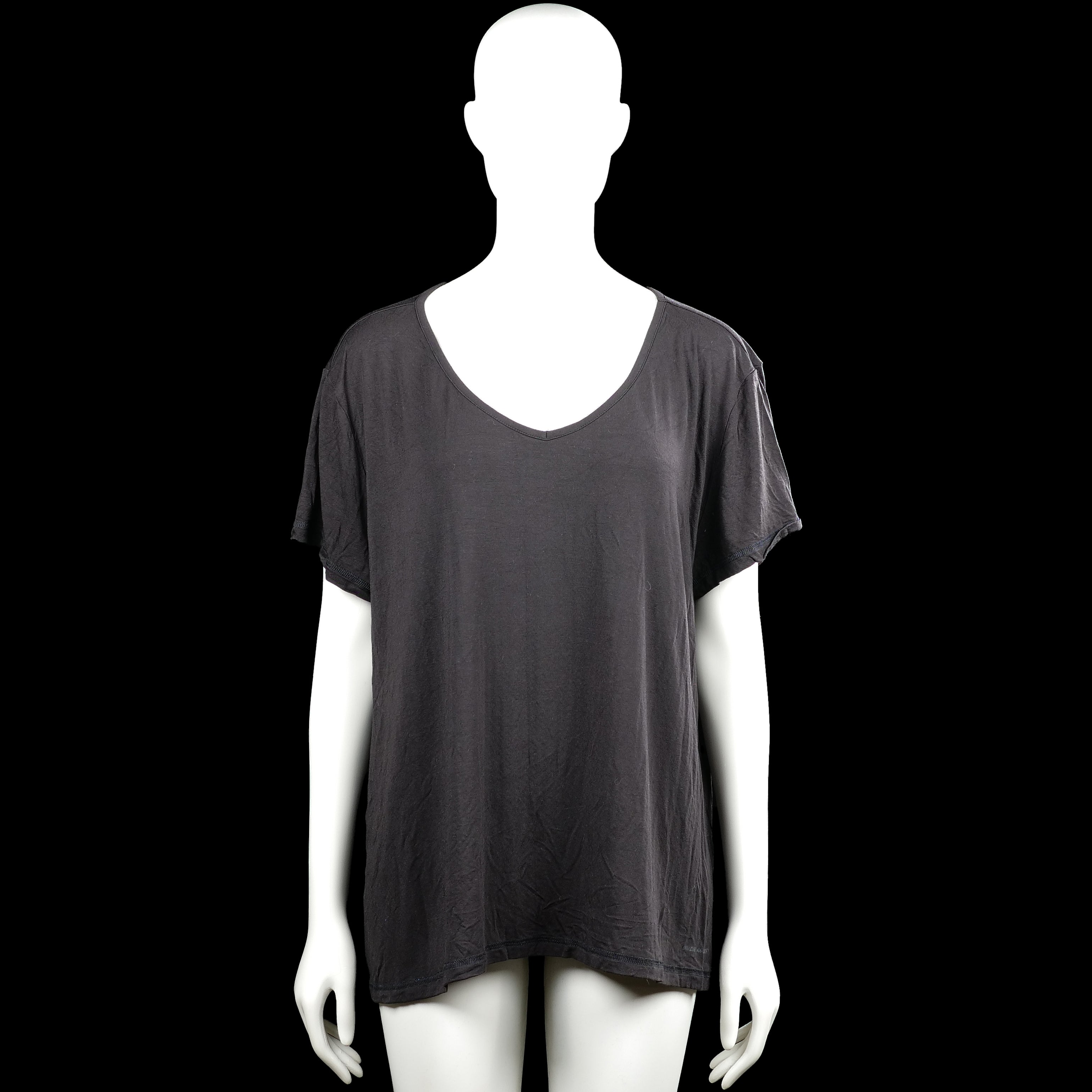 High mountain - T-shirt - Charcoal - Size 50, 52 - Charcoal solid top with a V-neck and short sleeves. Straight hem and plain cuffs with no visible closures.