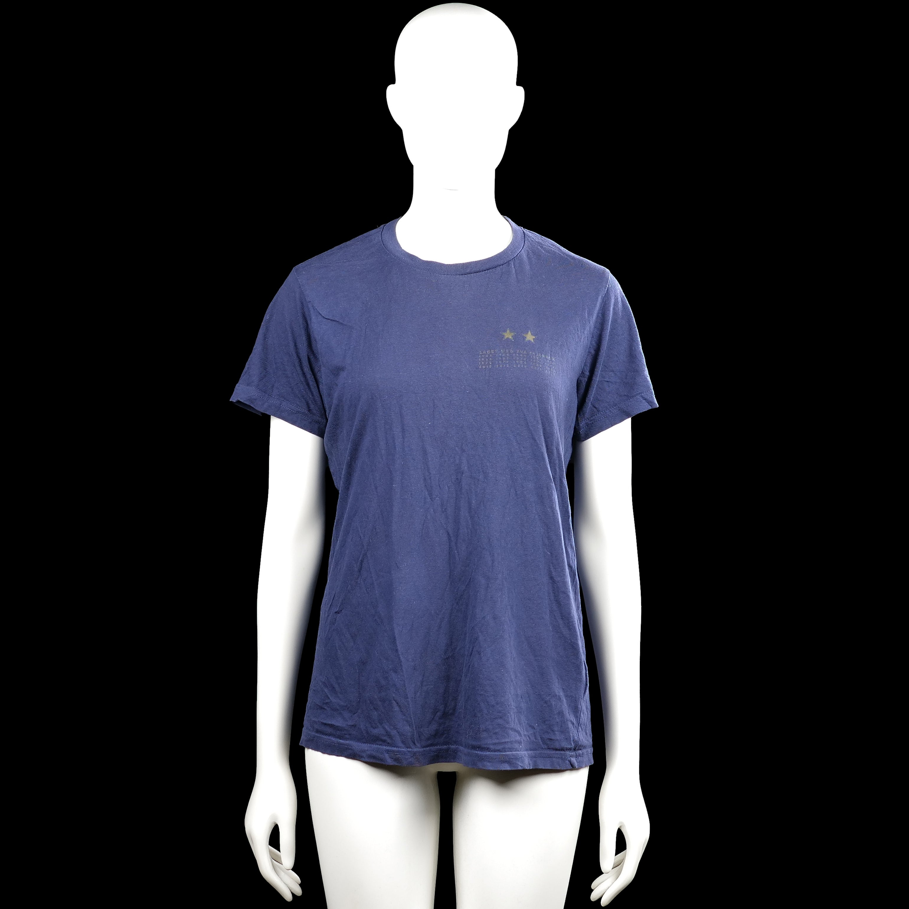 T-shirt - Navy - Size S - Navy solid T-shirt with a round neck and short sleeves. Features plain cuffs, a straight hem, and a small chest graphic.