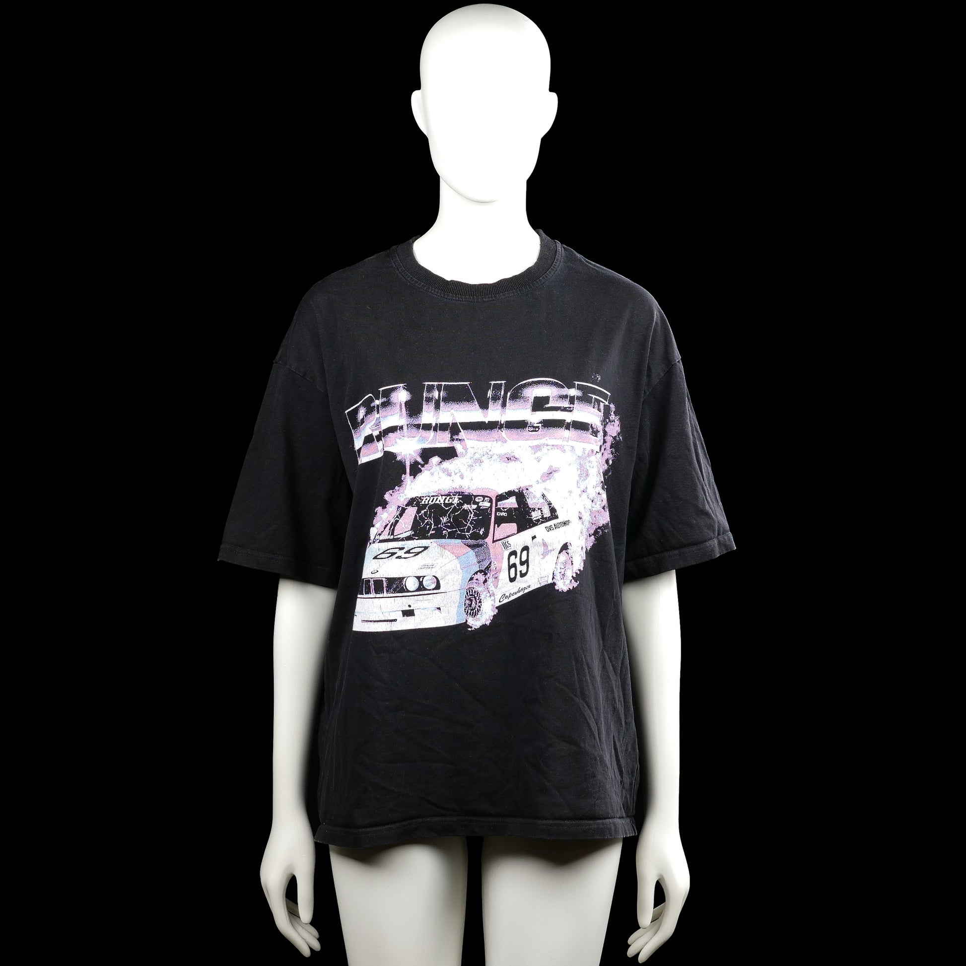 Runge - T-shirt - Black - Size XL - Black short-sleeve T-shirt with a round neck and straight hem. Features a large graphic print on the front.