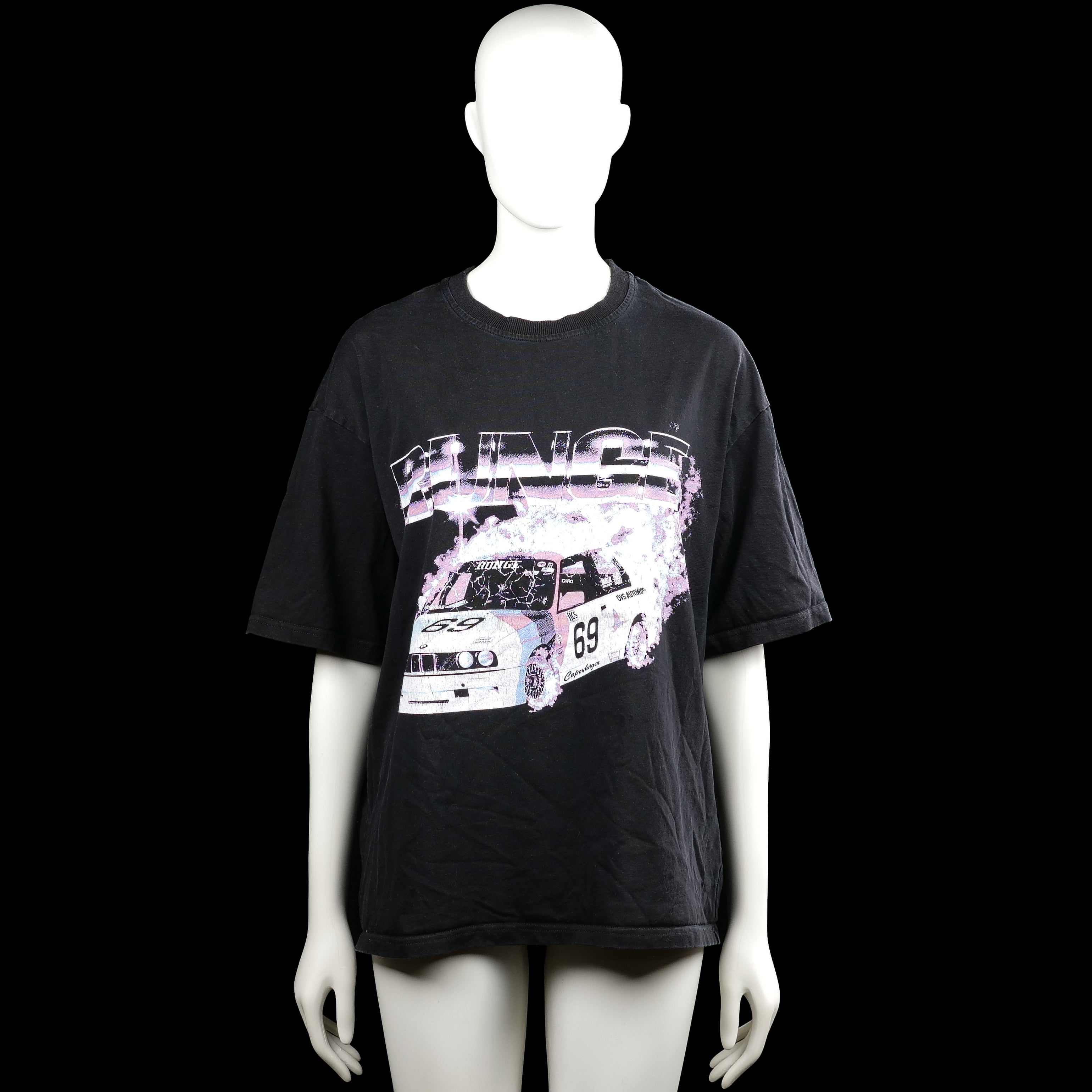 Runge - T-shirt - Black - Size XL - Black short-sleeve T-shirt with a round neck and straight hem. Features a large graphic print on the front.