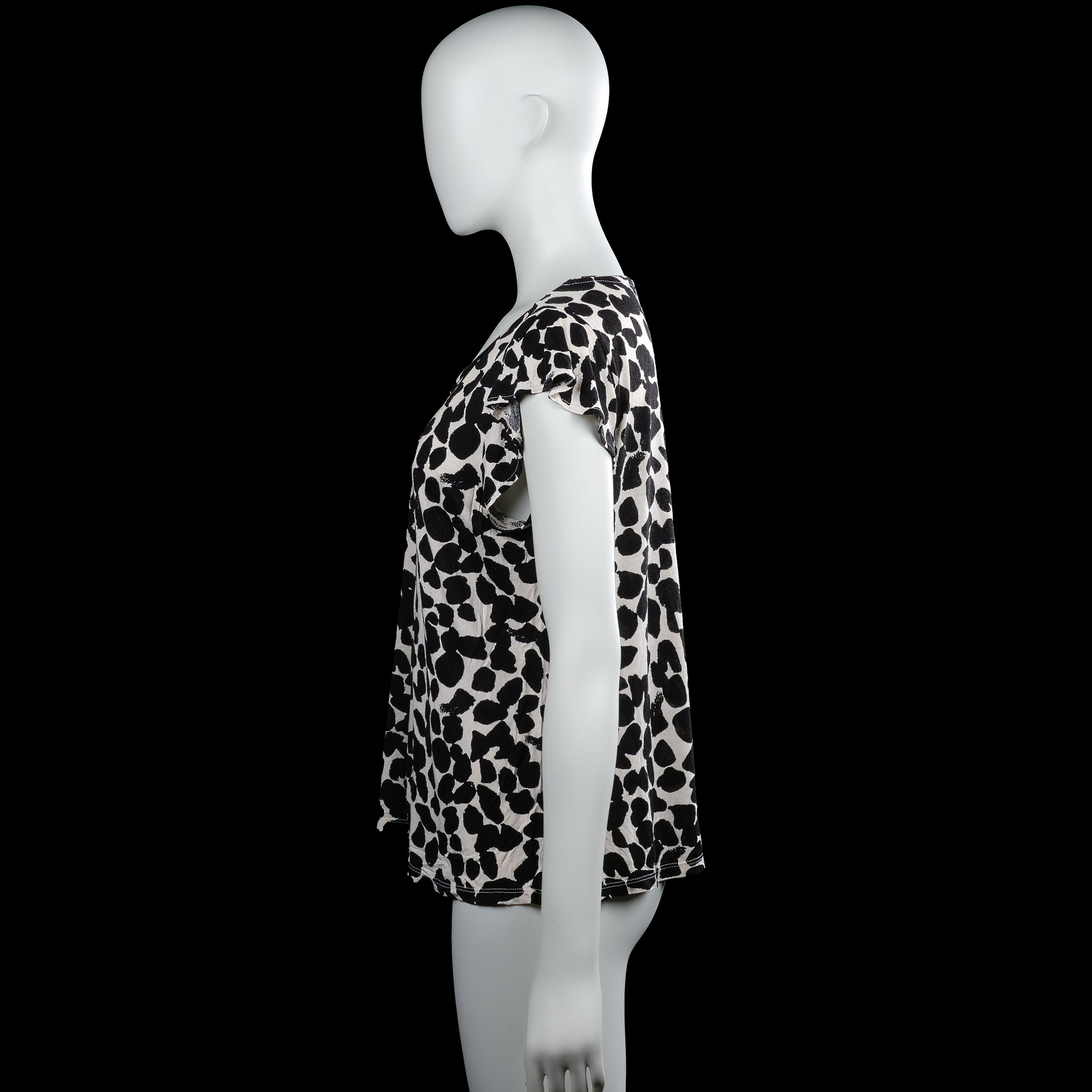 T-shirt - White & Black - Size M
