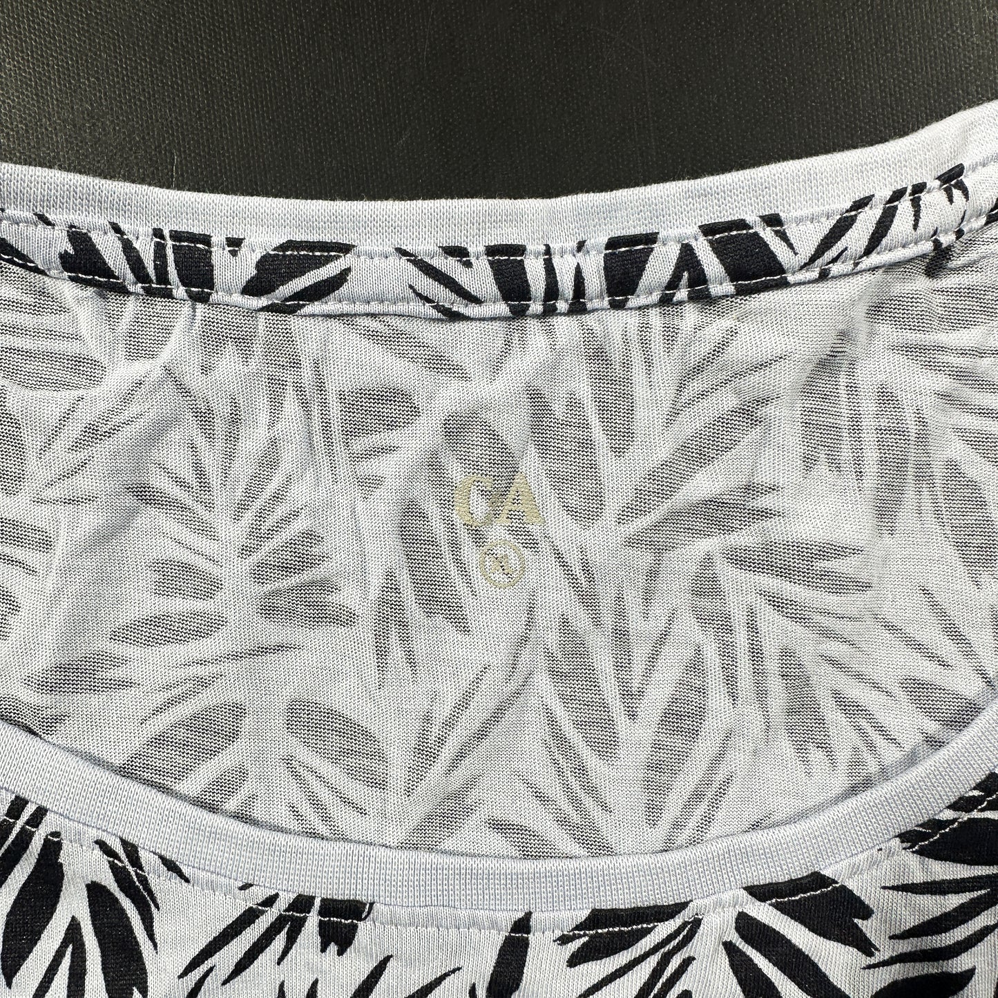 T-shirt - Light Gray & Black - Size XL