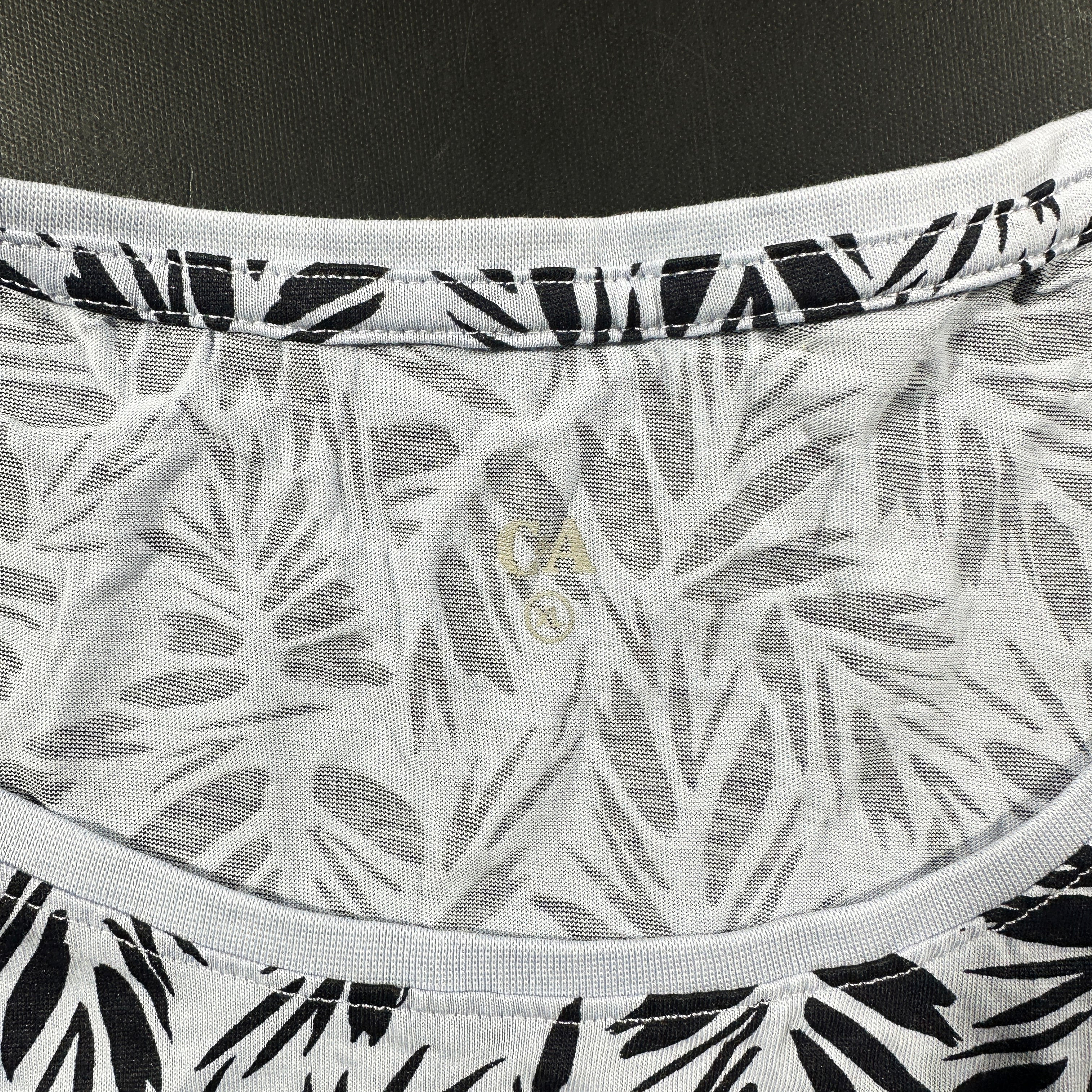 T-shirt - Light Gray & Black - Size XL
