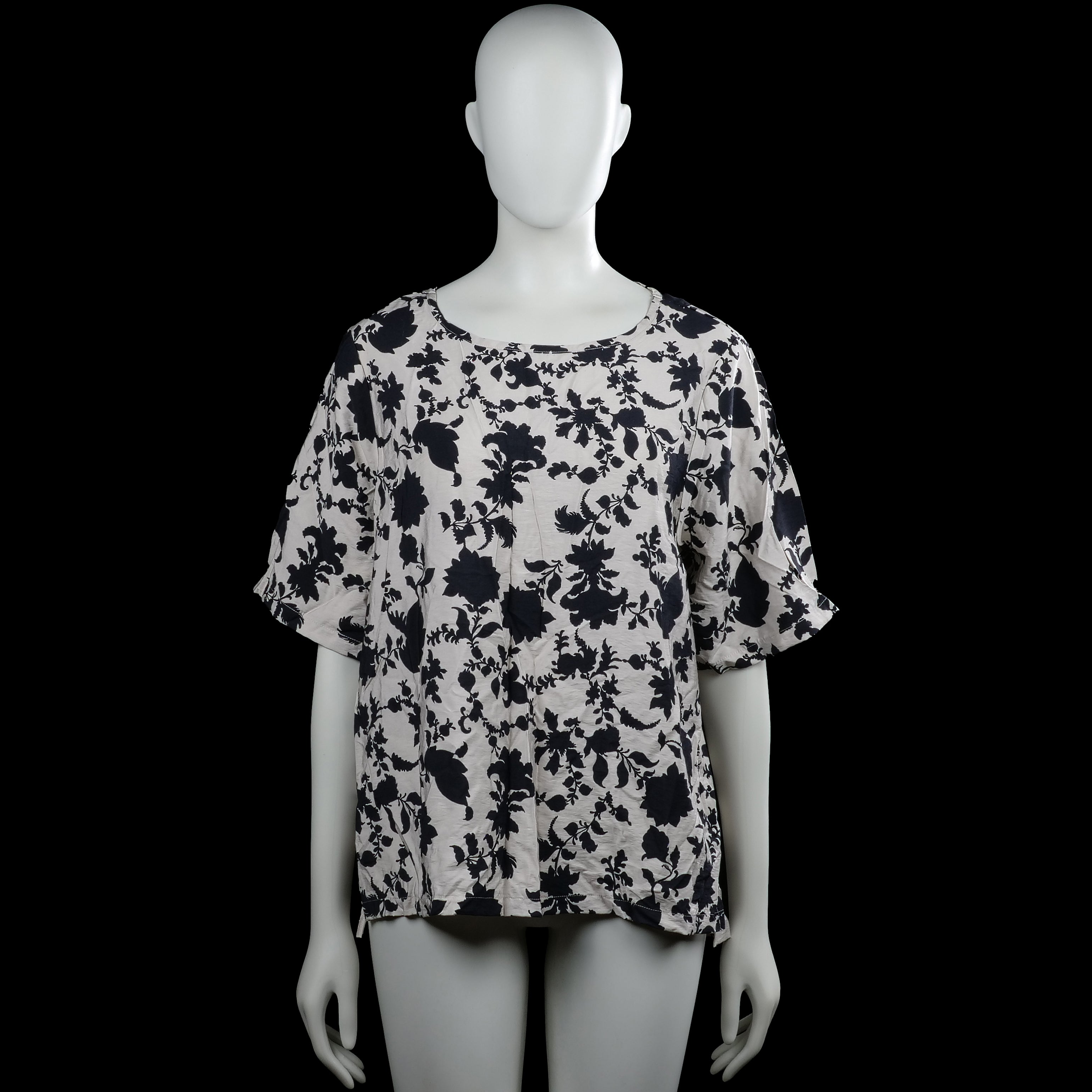 Hema - T-shirt - White & Black - Size L - White top with a black floral pattern and a round neckline. Features short sleeves with plain cuffs and a straight hem.