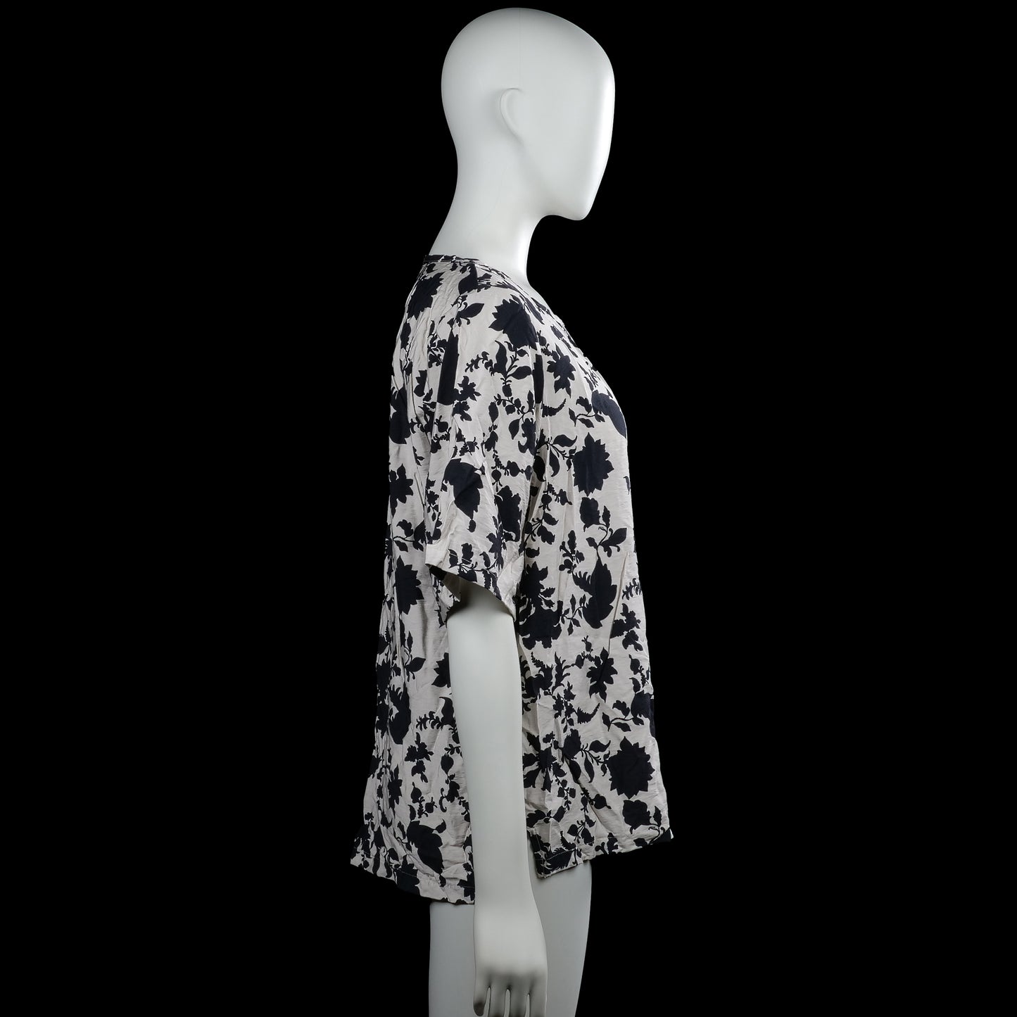 T-shirt - White & Black - Size L