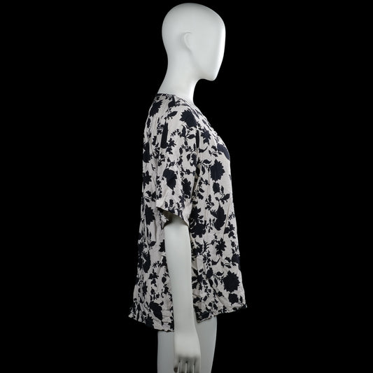 T-shirt - White & Black - Size L