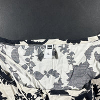 T-shirt - White & Black - Size L