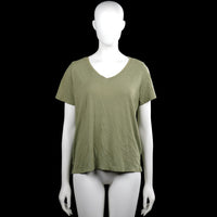 Hema - T-shirt - Olive - Size S - Olive solid top with a V-neck and short sleeves. Straight hem with small side slits.