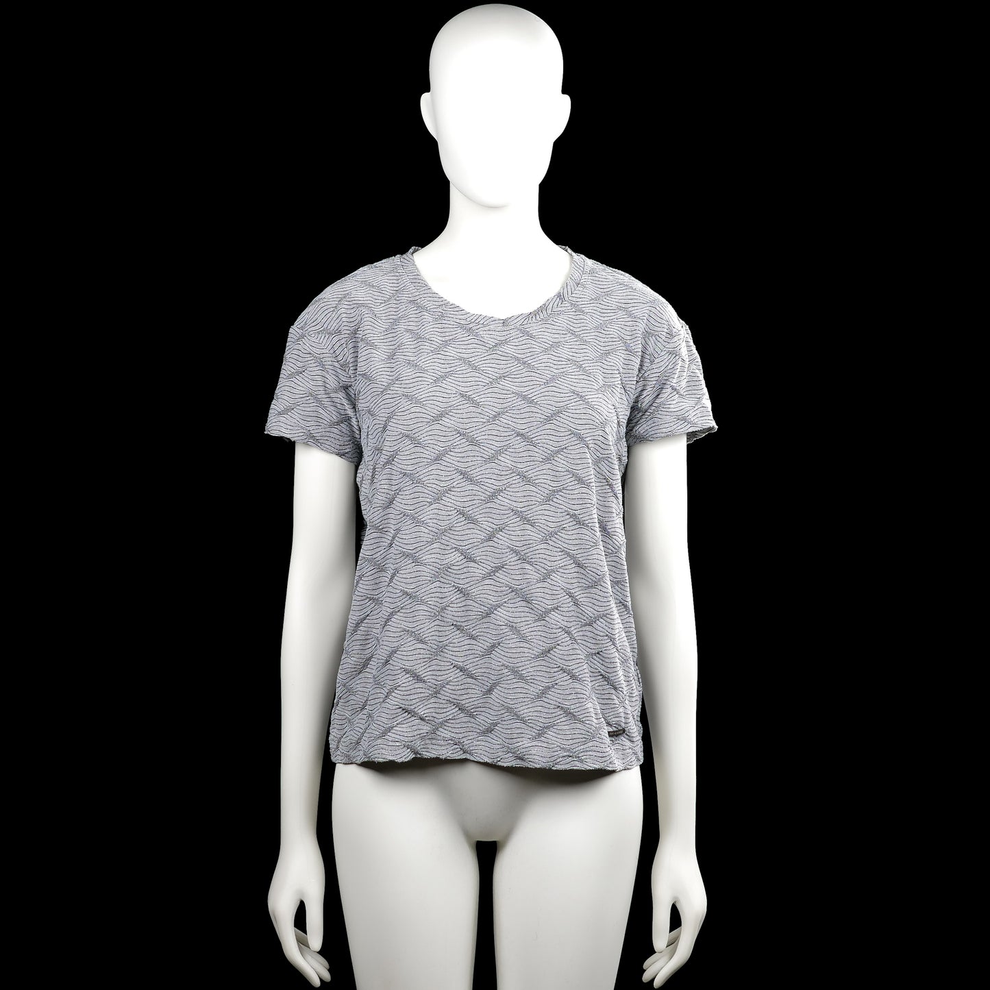 Numph - T-shirt - Light Gray & Dark Gray - Size S - Light gray and dark gray top with a diamond quilted pattern and a round neckline. Short sleeves with plain cuffs and a straight hem.
