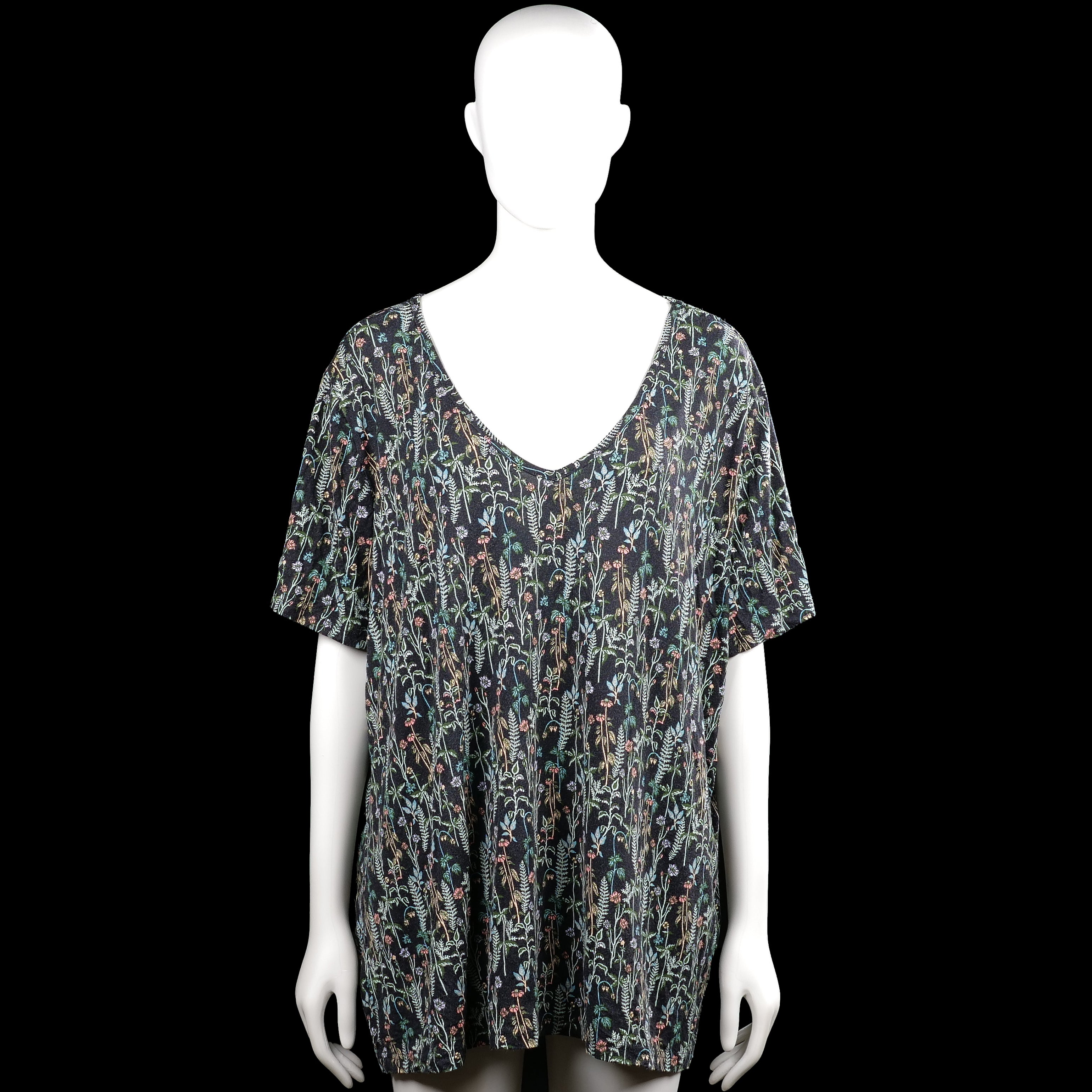 Msmode - T-shirt - Multicolored - Size 2XL - Multicolored floral top with a scoop neckline and short sleeves. Straight hem with plain sleeve cuffs.