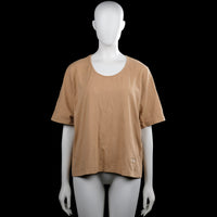 Crb - T-shirt - Camel - Size 46 - Camel solid top with a scoop neckline and short sleeves with plain cuffs. Straight hem with a small stitched patch near the lower front.