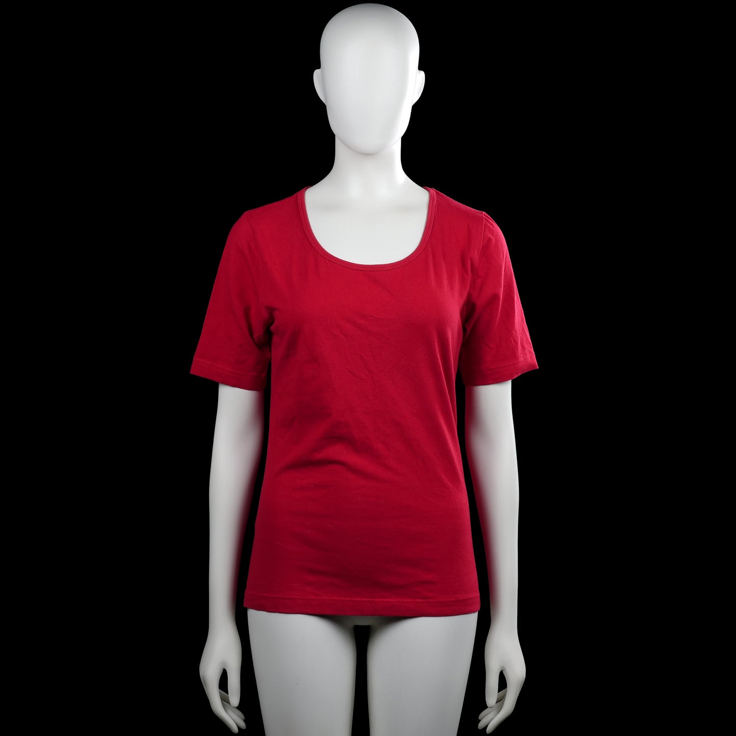 Flash - T-shirt - Red - Size M - Red solid top with a scoop neckline and short sleeves. Straight hem and plain cuffs.