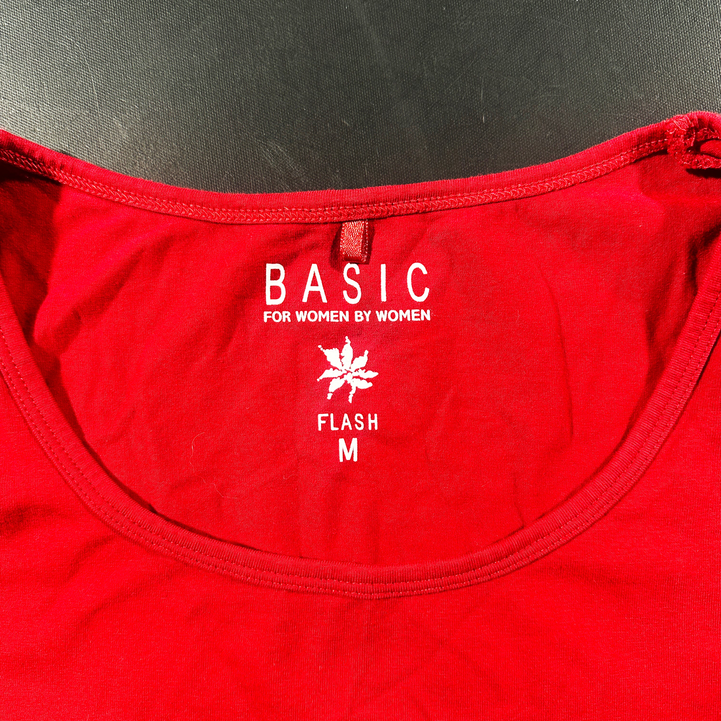 T-shirt - Red - Size M