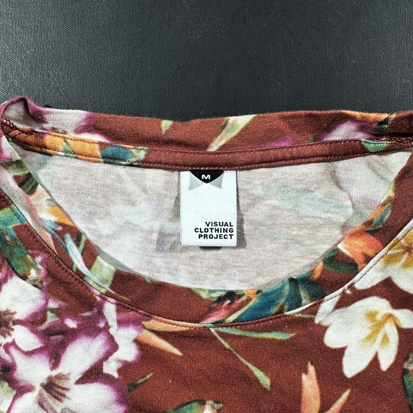T-shirt - Burgundy & White - Size M