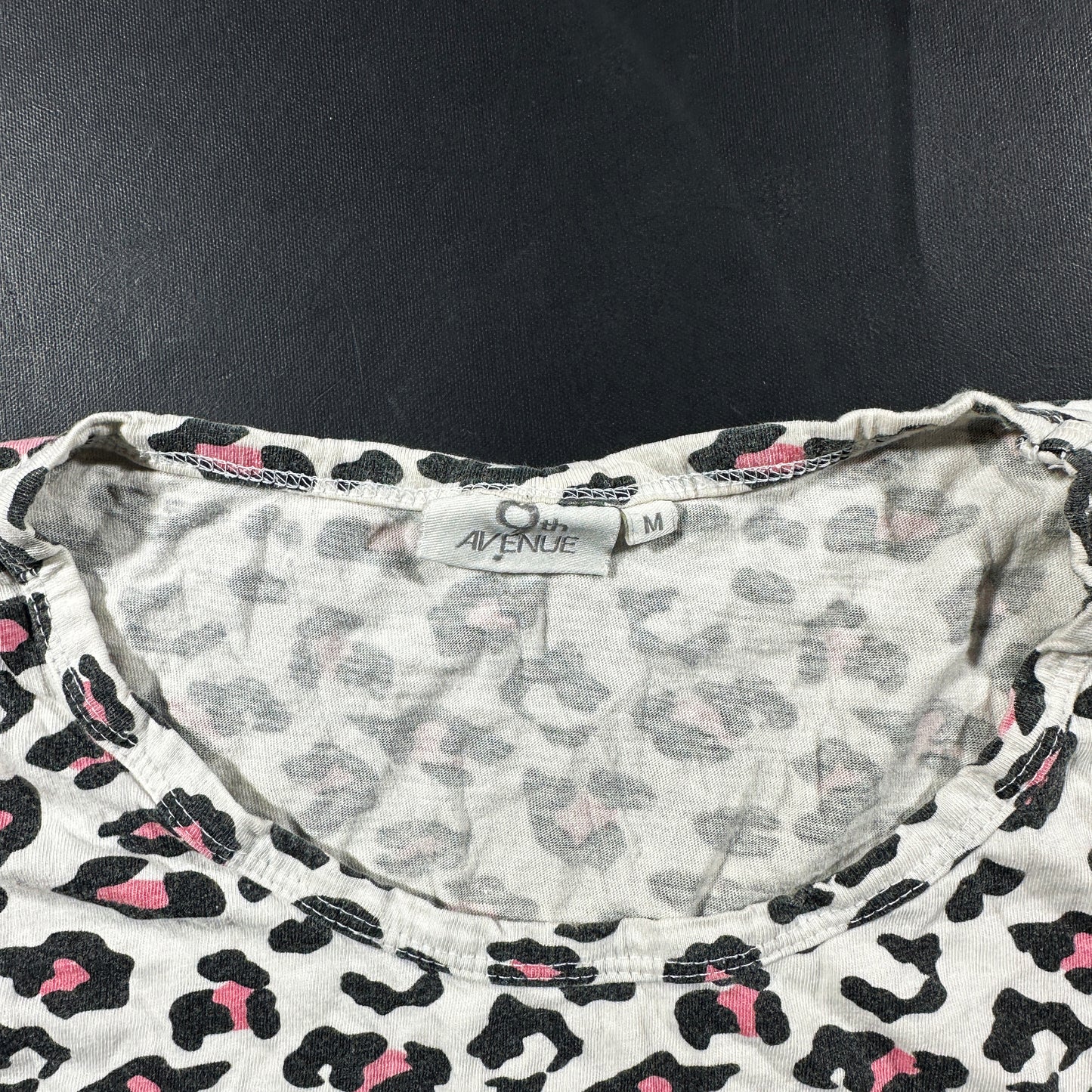 T-shirt - White & Black - Size M