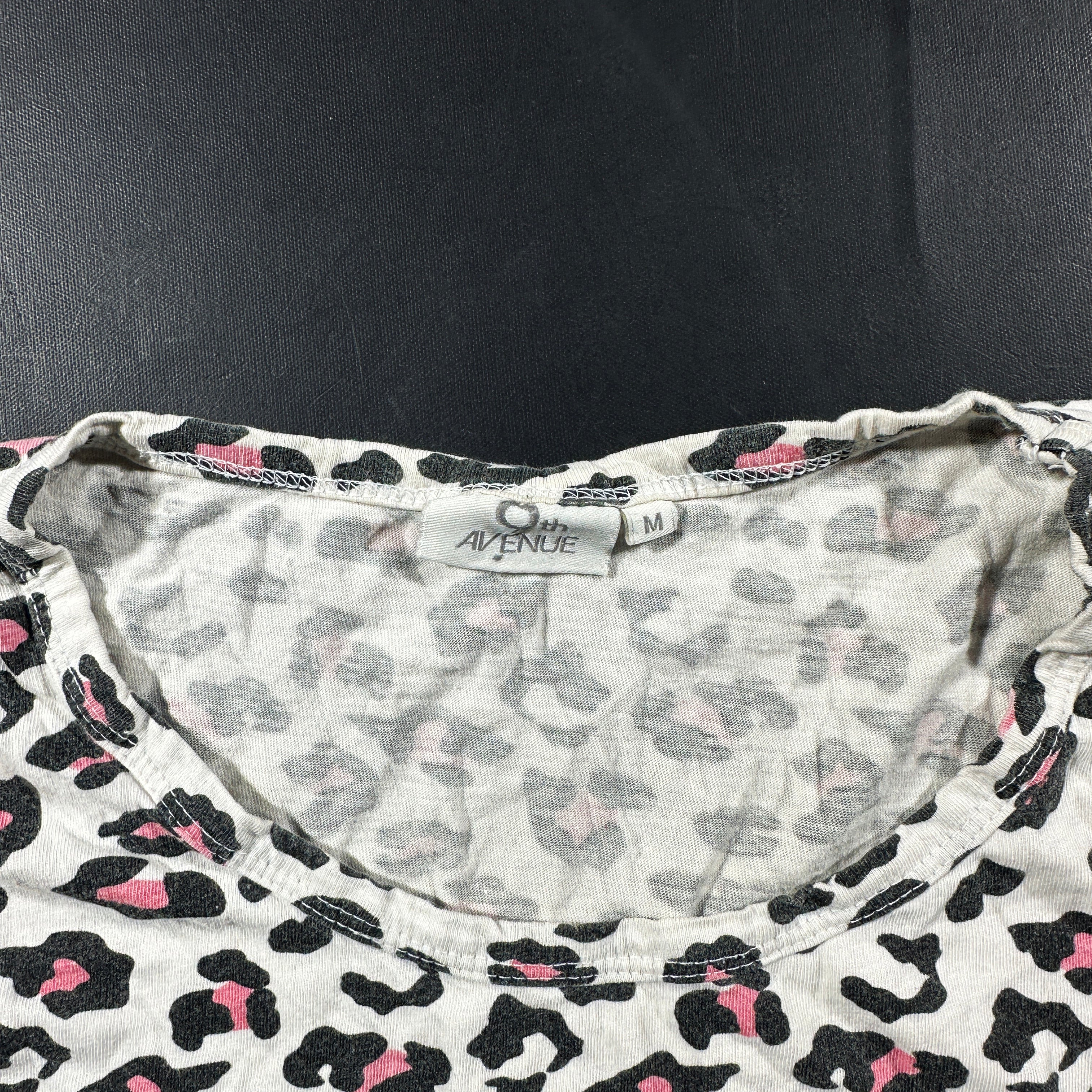 T-shirt - White & Black - Size M