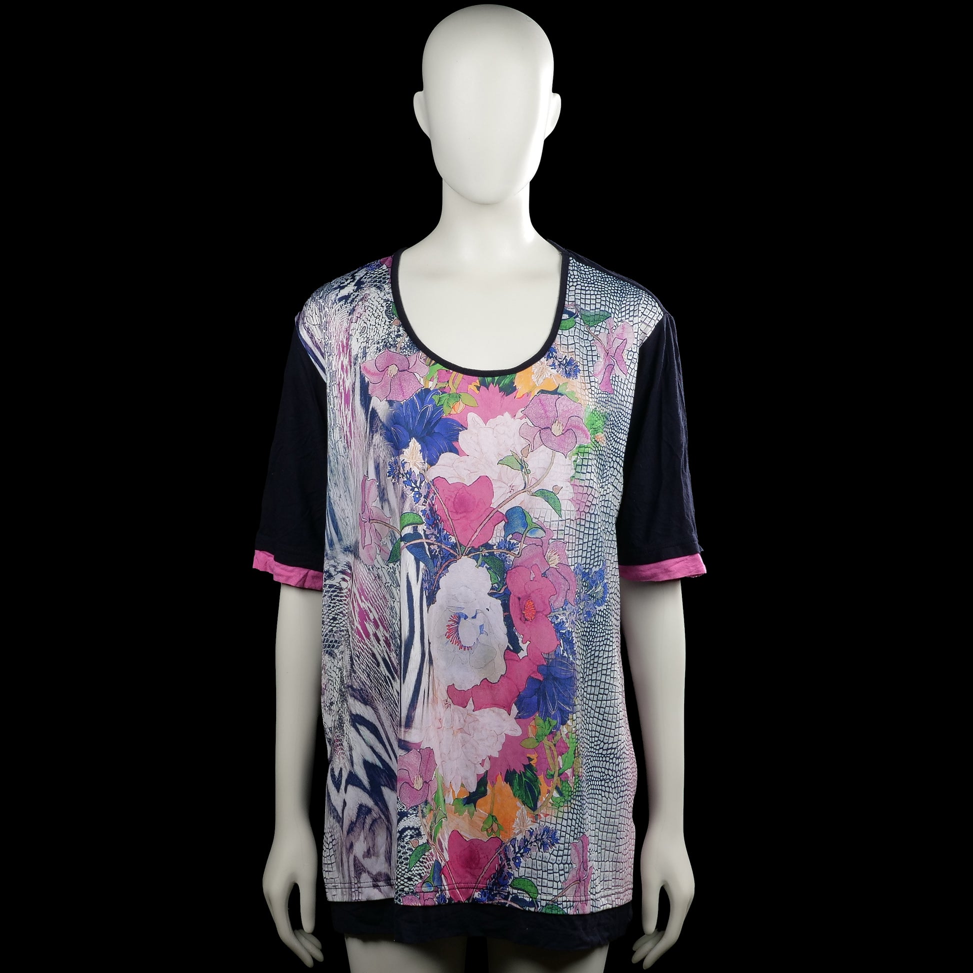T-shirt - Multicolored - Size XL - Multicolored floral top with a scoop neck and short sleeves. Solid dark back with straight hem and plain cuffs with a pink trim.