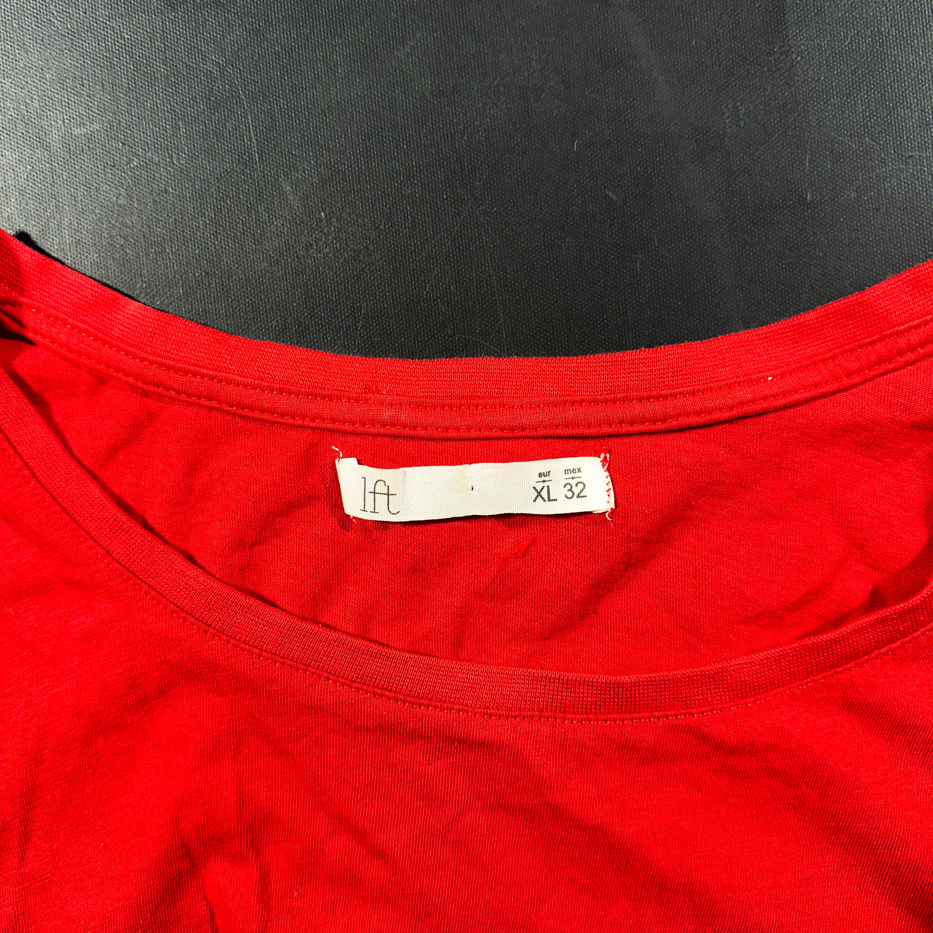 T-shirt - Red & White - Size XL
