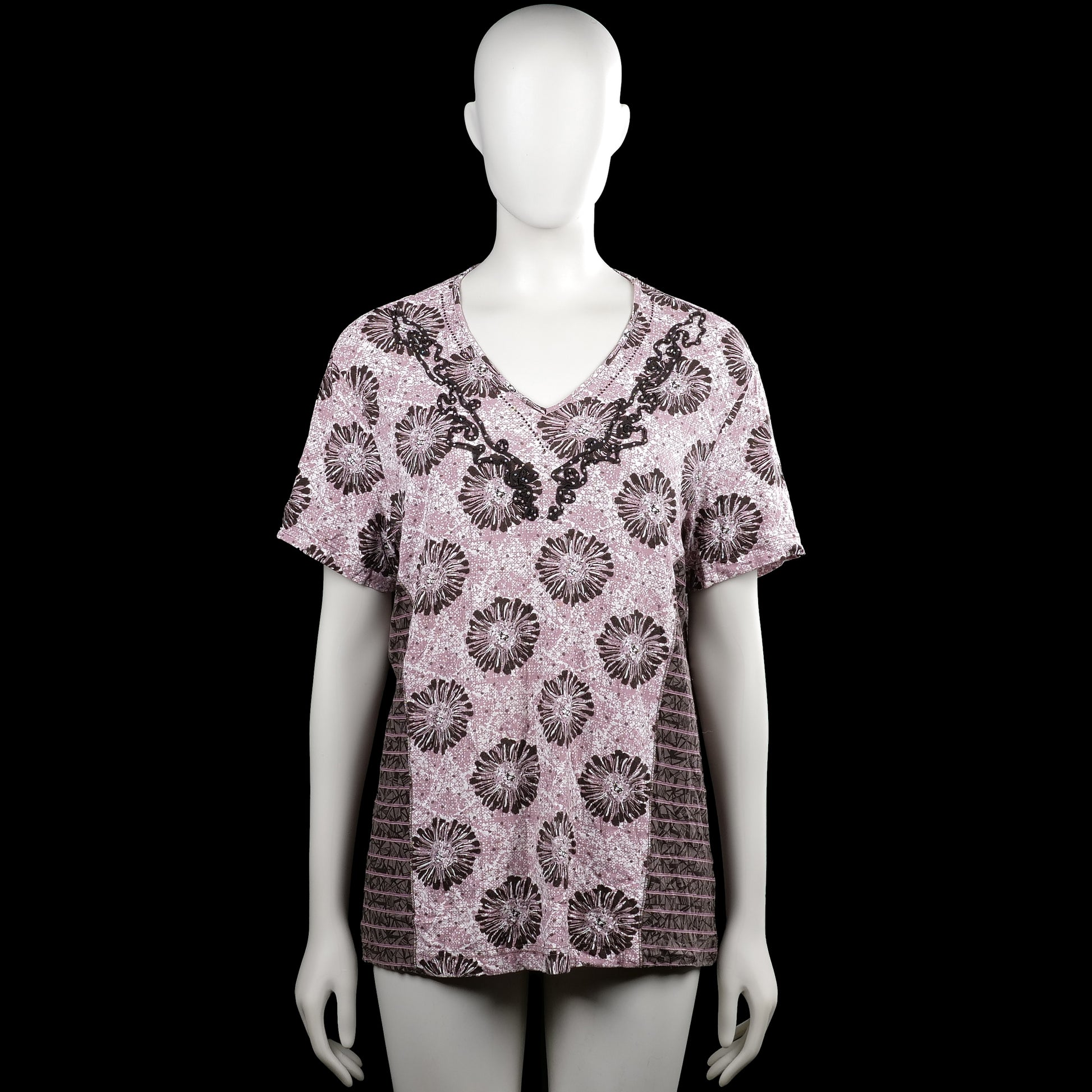 Gerry weber - T-shirt - Pink & Black - Size L - Pink top with a black floral pattern and a V-neckline. Short sleeves with plain cuffs and a straight hem.