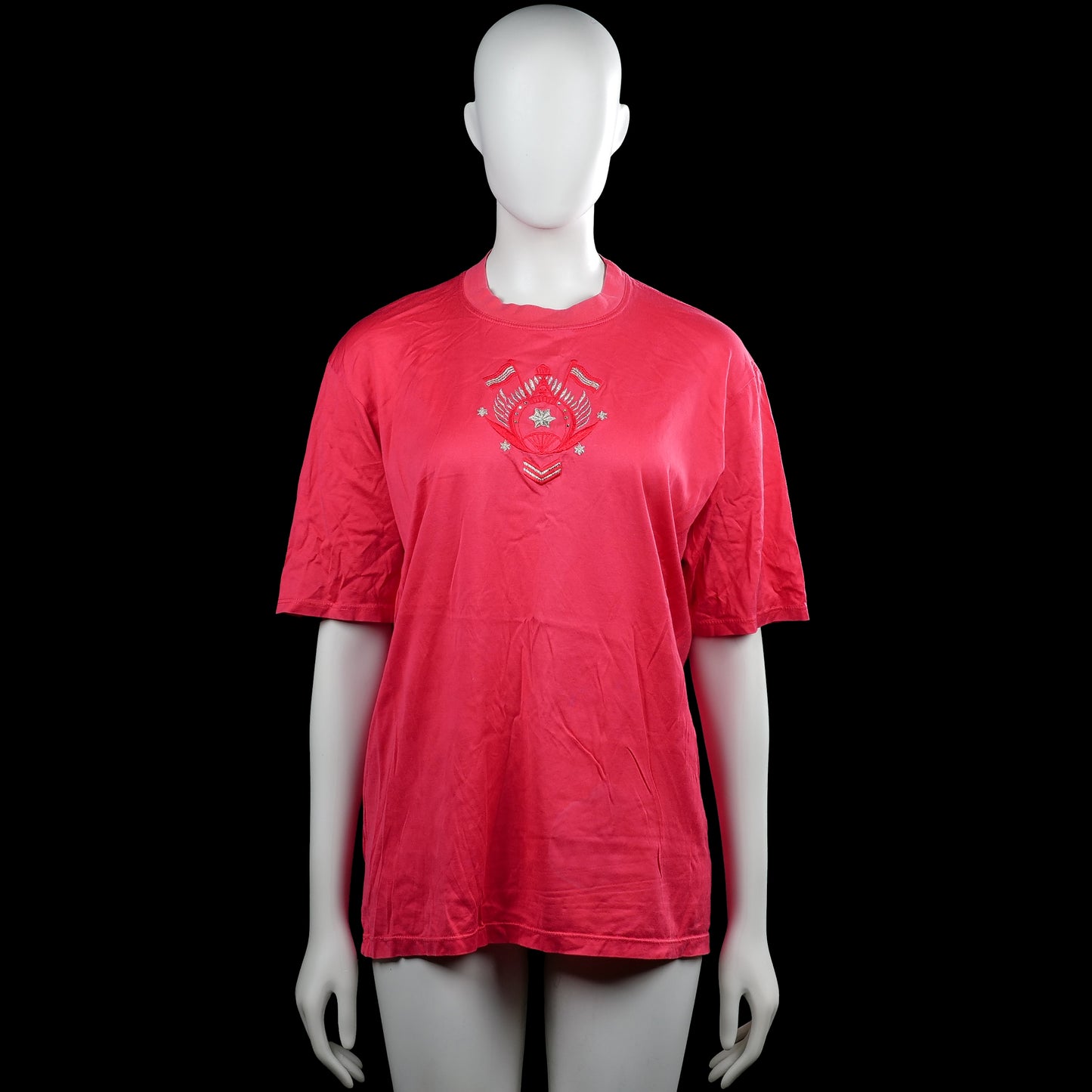 T-shirt - Red - Size L - Red short-sleeve top with a round neckline and straight hem. Features a small embroidered motif at the center chest.