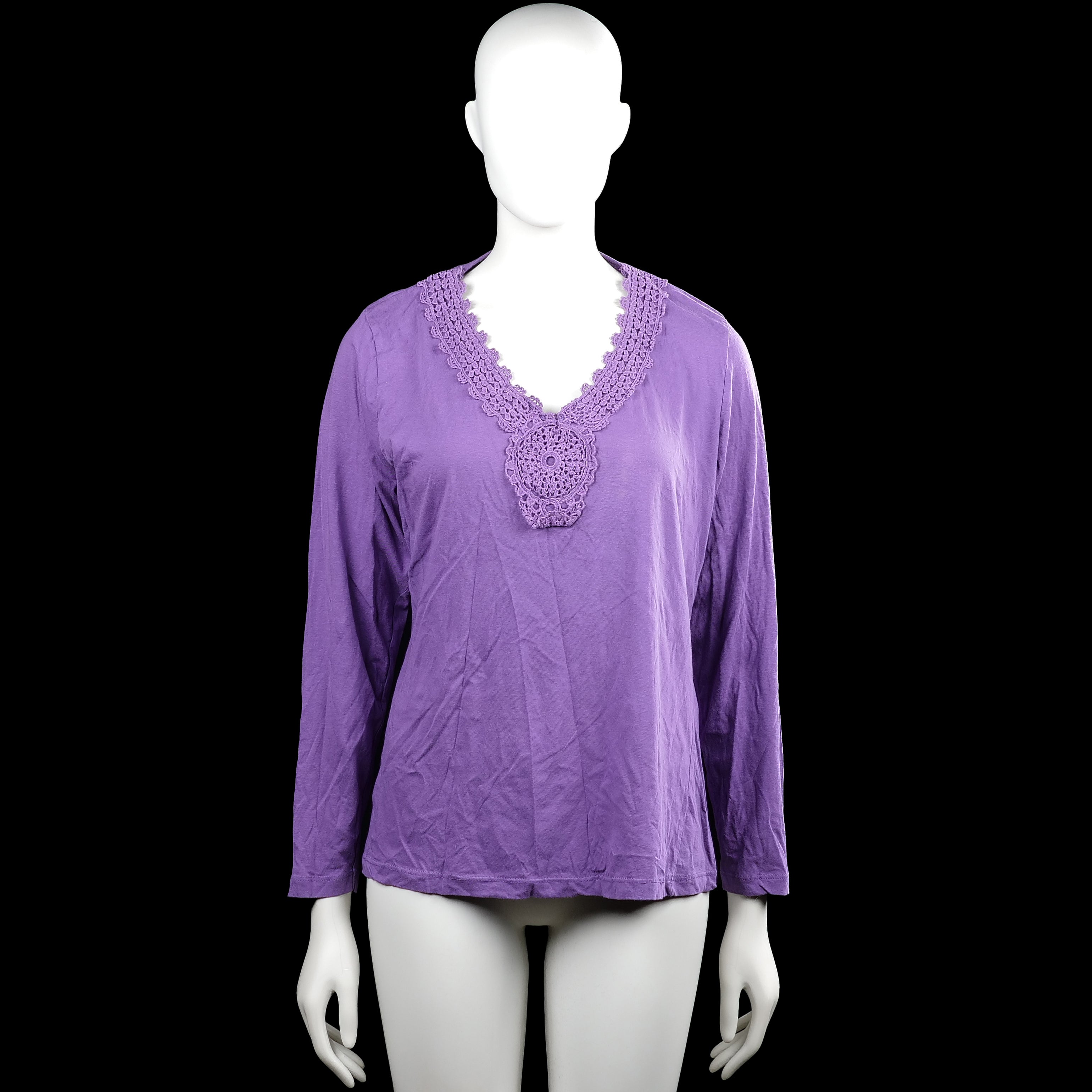 Wob - Long-sleeve top - Purple - Size 40, 42 - Purple solid long-sleeve top with a V-neckline and decorative trim around the neckline. Straight hem and plain cuffs.