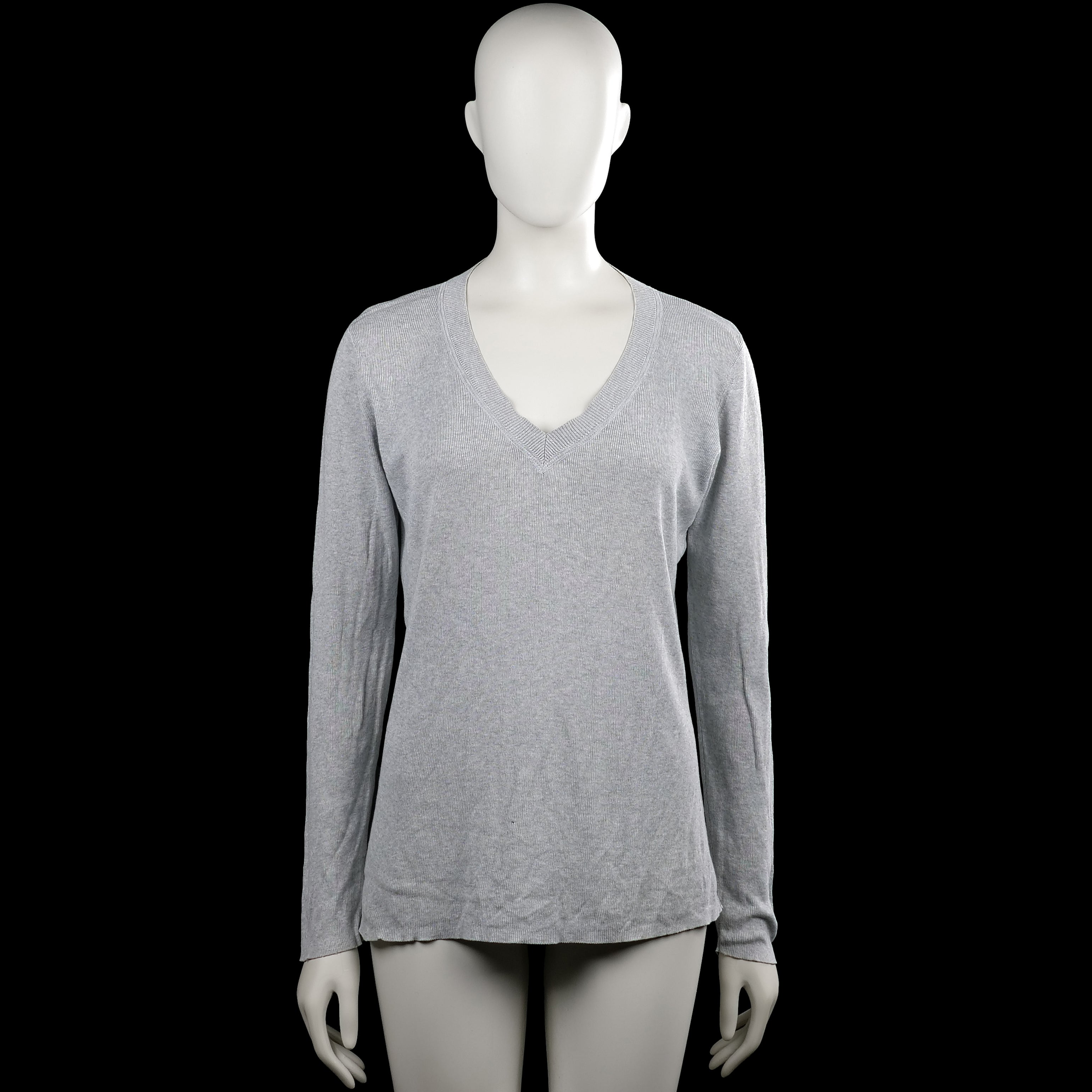 Marie lund - Long-sleeve top - Light Gray - Size M - Light gray solid top with a V-neck and long sleeves. Straight hem and plain cuffs.
