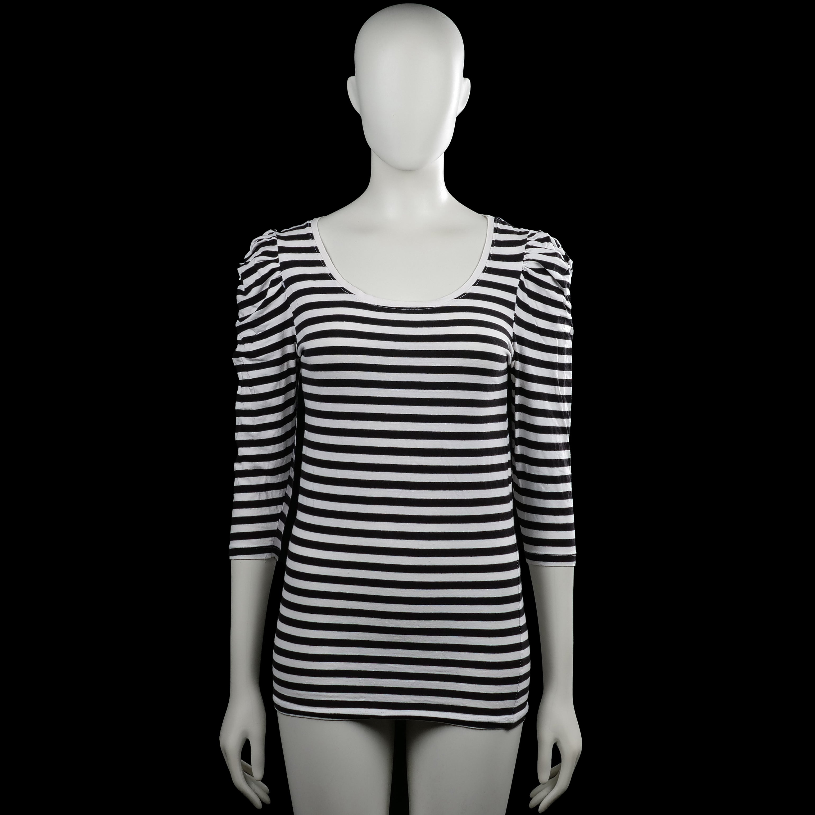 Basic equipment - Long-sleeve top - White & Black - Size M - Black and white horizontally striped top with a scoop neck and three-quarter sleeves with gathered shoulders. Straight hem and plain cuffs.